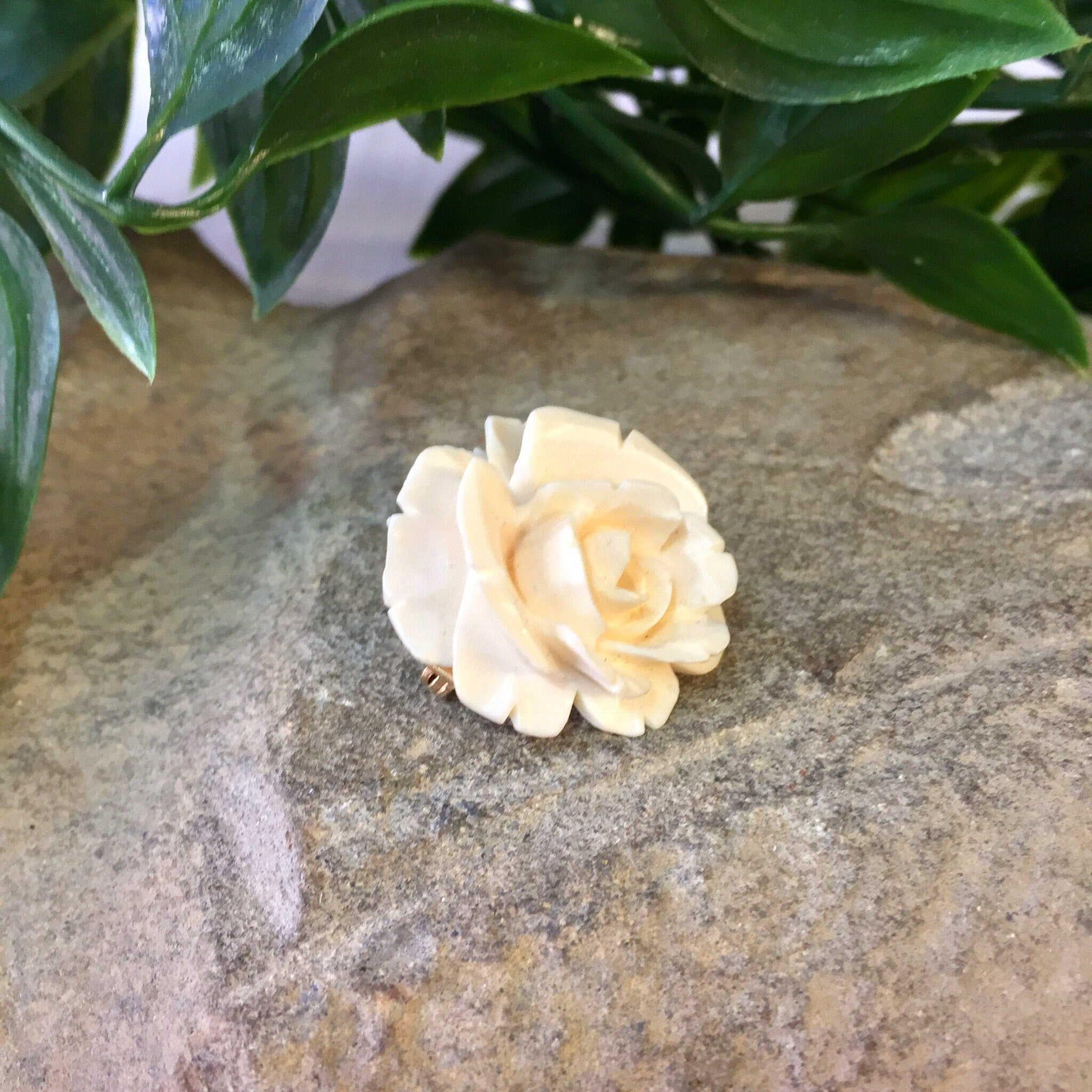 Vintage Rose Brooch, Small Rose Brooch, Vintage Jewelry, White Rose, Plastic Brooch, Vintage Pin, Flower Brooch, Rose, Flowers, Gift for Mom