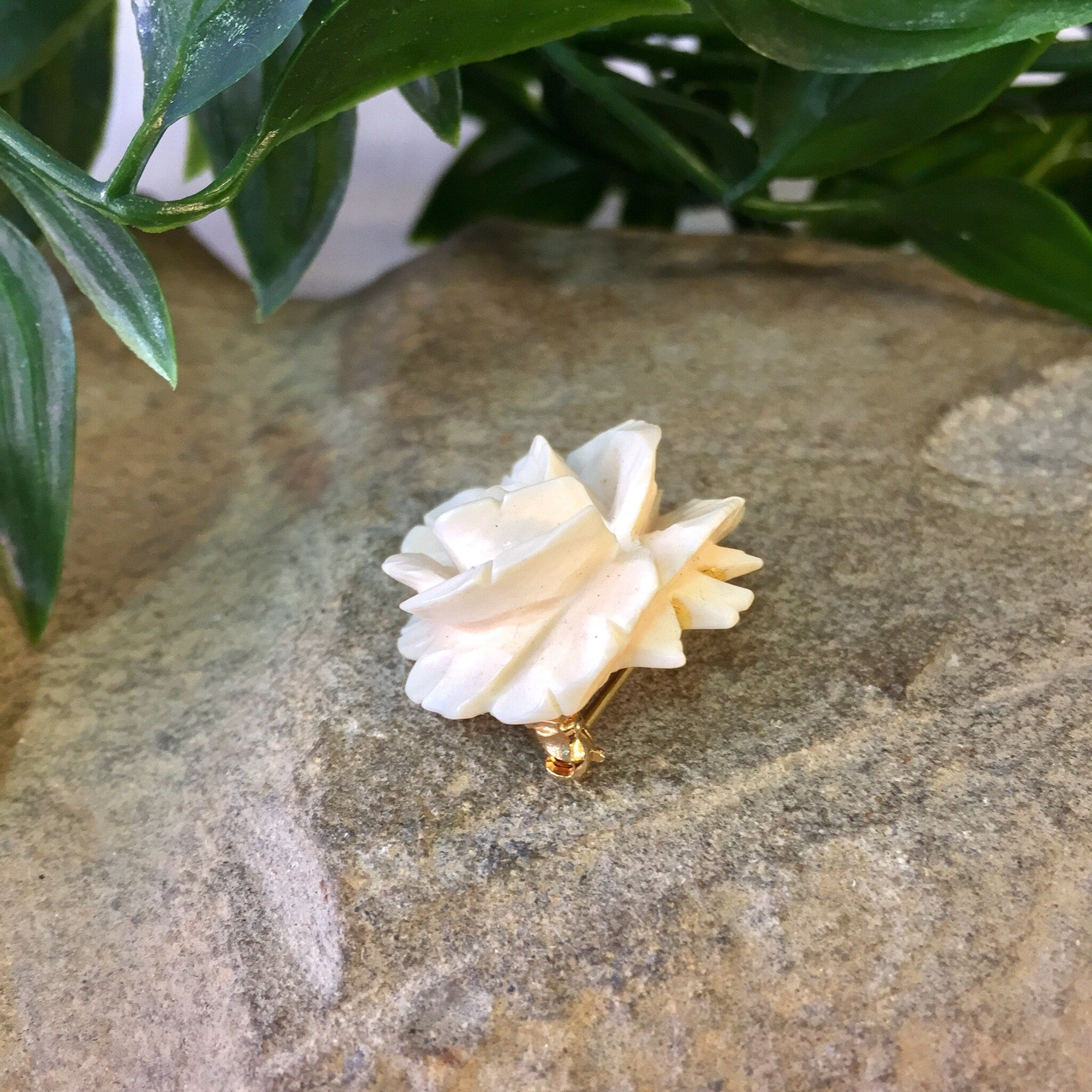 Vintage Rose Brooch, Small Rose Brooch, Vintage Jewelry, White Rose, Plastic Brooch, Vintage Pin, Flower Brooch, Rose, Flowers, Gift for Mom