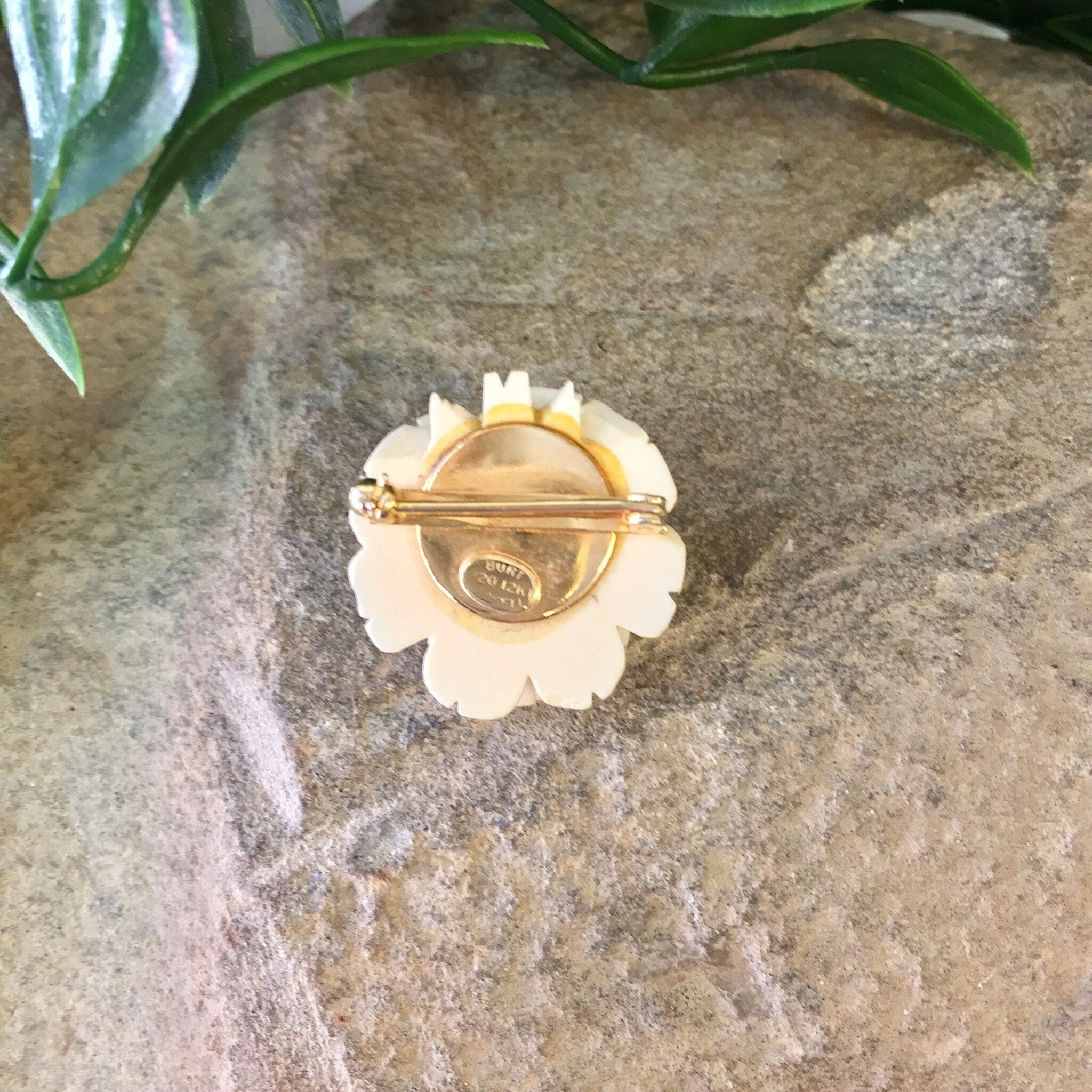 Vintage Rose Brooch, Small Rose Brooch, Vintage Jewelry, White Rose, Plastic Brooch, Vintage Pin, Flower Brooch, Rose, Flowers, Gift for Mom