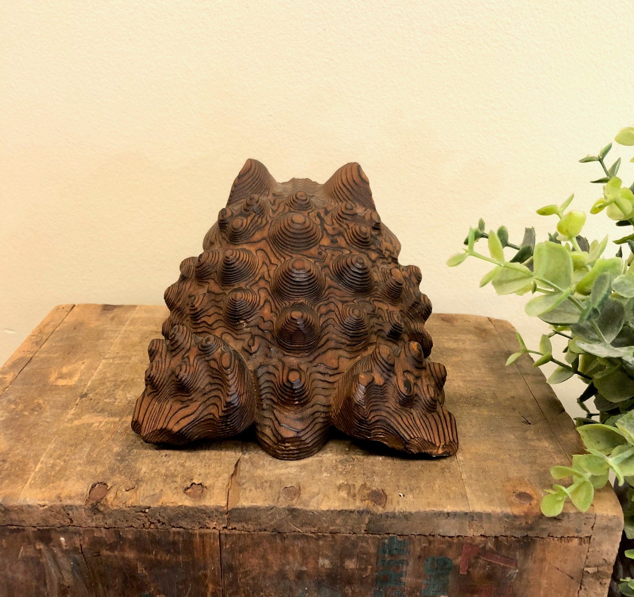 Wood Carved Frog, Hand Carved Frog, Vintage Home Decor, Wooden Frog, Carved Animal, Animal Decor, Frogs, Brown, Black, Green, Mantlepiece