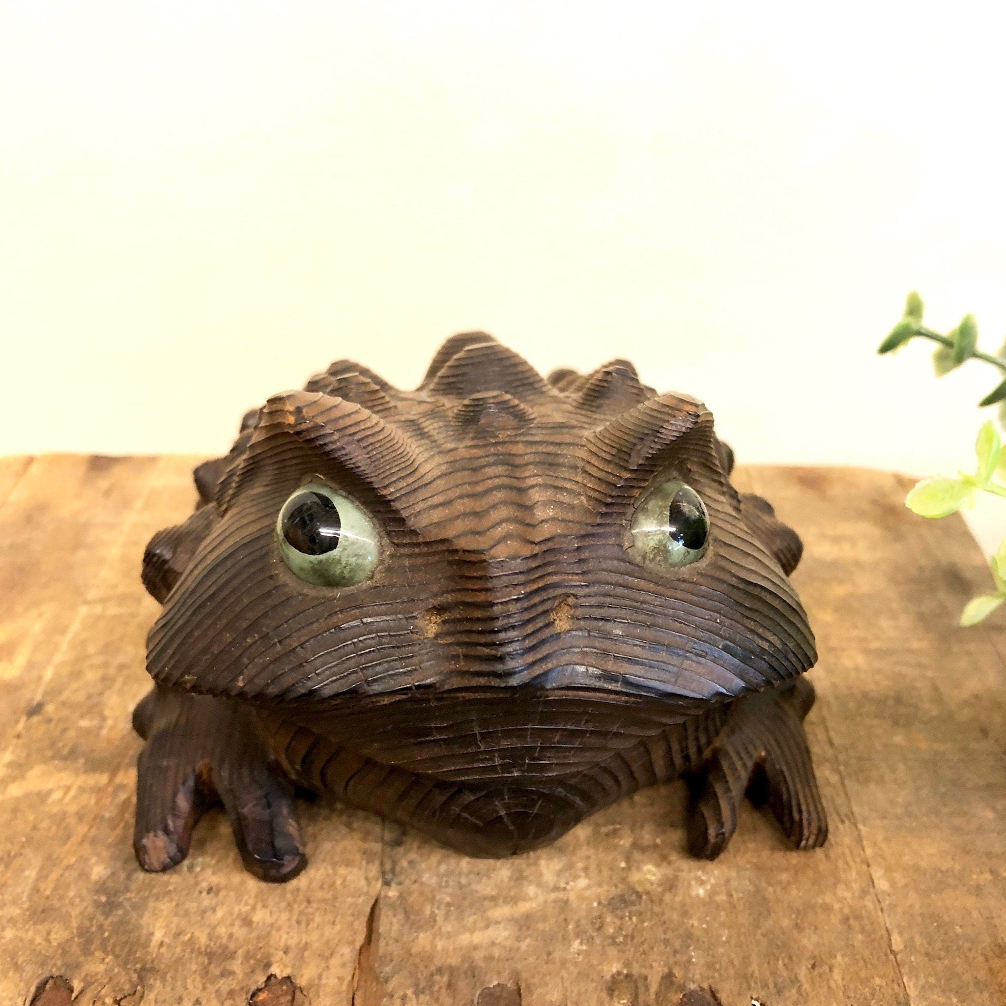 Wood Carved Frog, Hand Carved Frog, Vintage Home Decor, Wooden Frog, Carved Animal, Animal Decor, Frogs, Brown, Black, Green, Mantlepiece