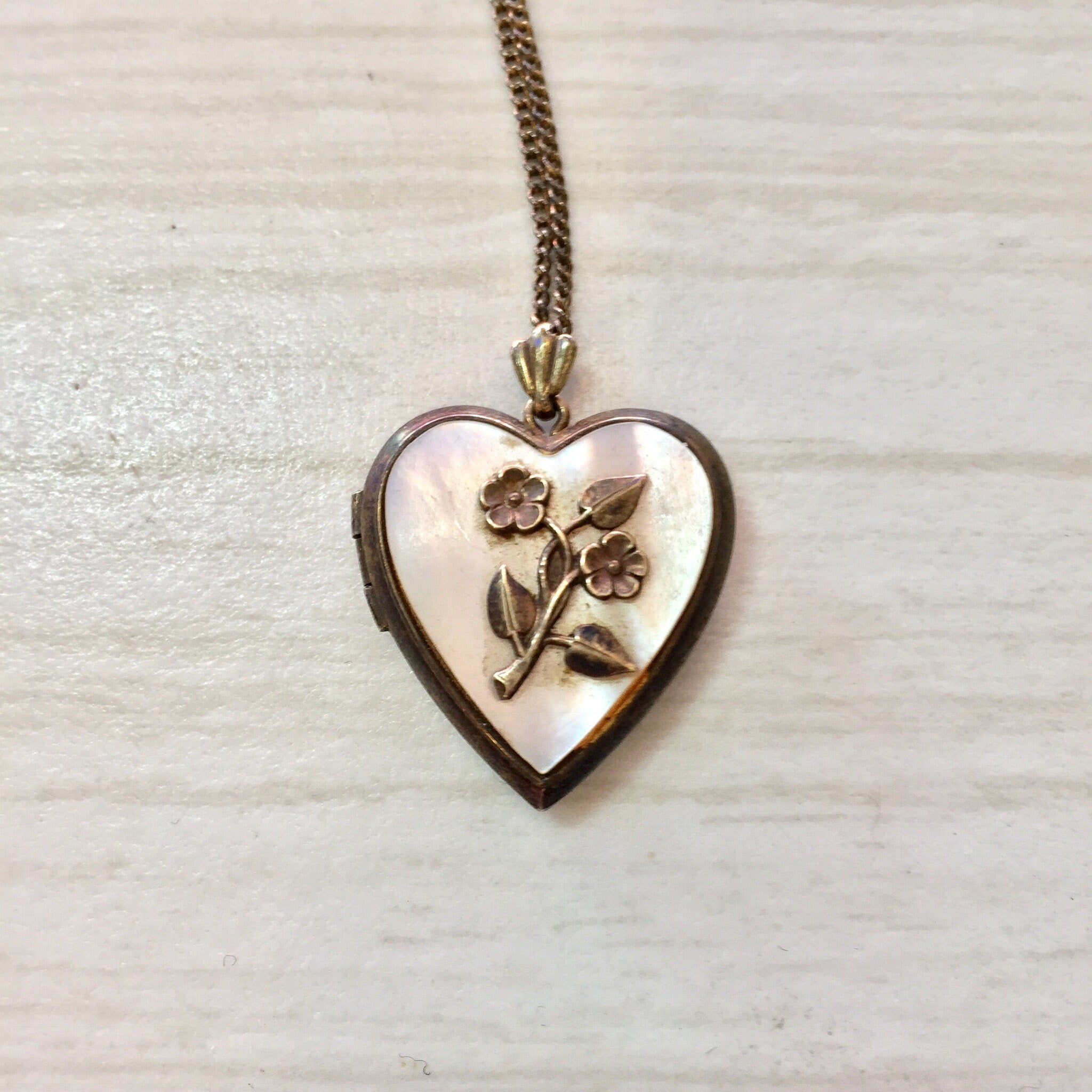 Vintage Locket, Vintage Necklace, Heart Shaped Locket, Mother Of Pearl, Floral Locket, Gold Filled Locket, Pendant Necklace,Keepsake Jewelry