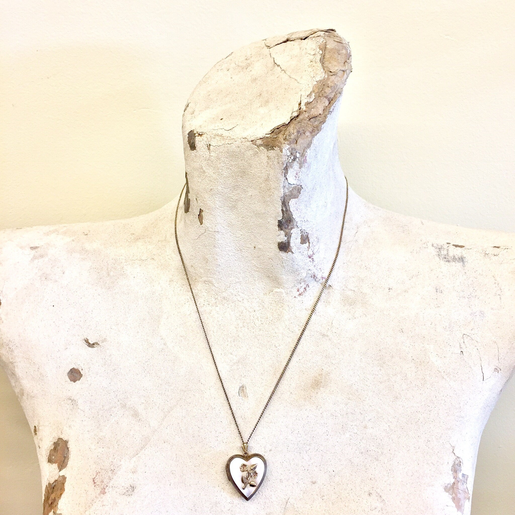 Vintage Locket, Vintage Necklace, Heart Shaped Locket, Mother Of Pearl, Floral Locket, Gold Filled Locket, Pendant Necklace,Keepsake Jewelry
