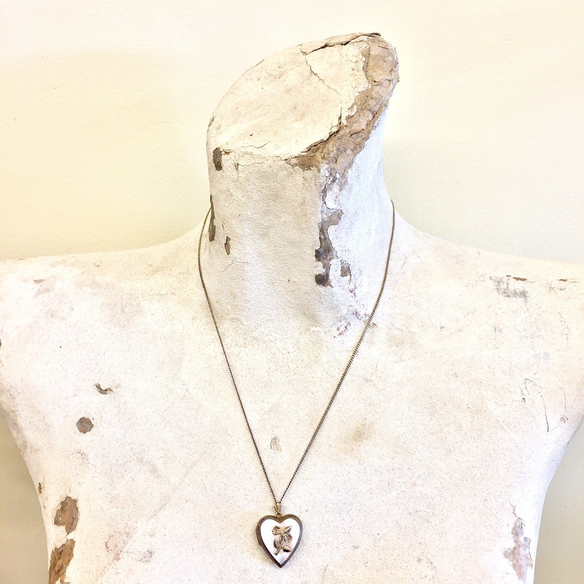 Vintage Locket, Vintage Necklace, Heart Shaped Locket, Mother Of Pearl, Floral Locket, Gold Filled Locket, Pendant Necklace,Keepsake Jewelry