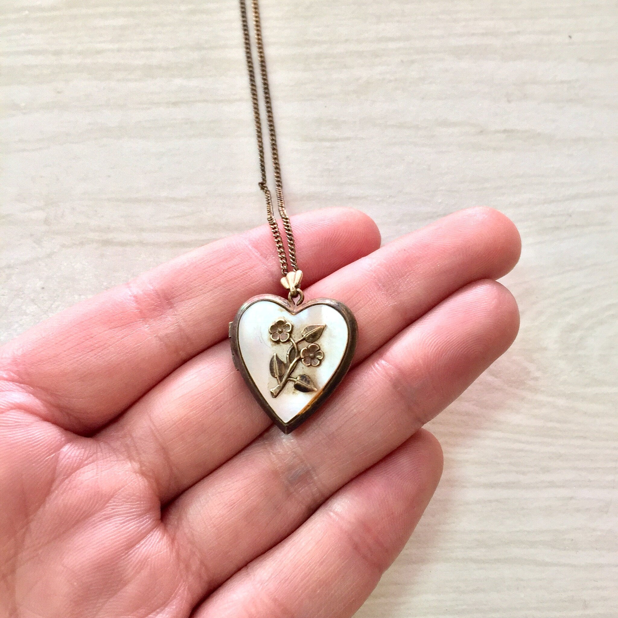 Vintage Locket, Vintage Necklace, Heart Shaped Locket, Mother Of Pearl, Floral Locket, Gold Filled Locket, Pendant Necklace,Keepsake Jewelry