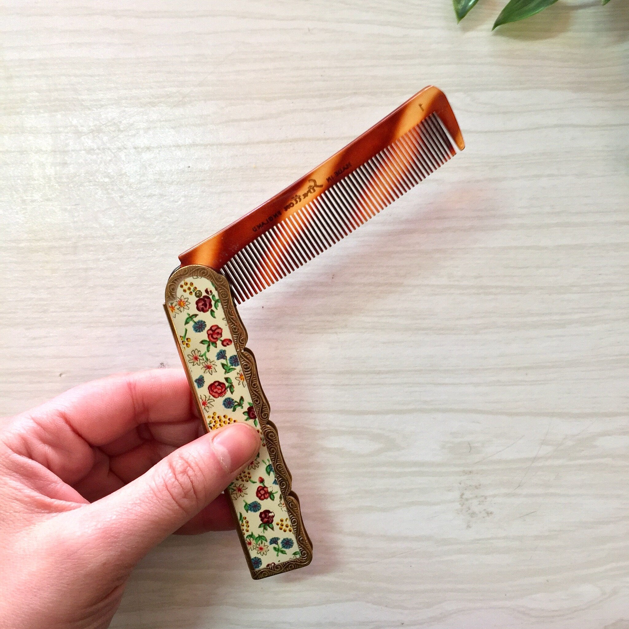 Vintage Pocket Comb, Stratton Comb, Folding Comb, Floral Comb, Made in Stratton England, Flowers, Floral Print, Small, Metal, Travel Size