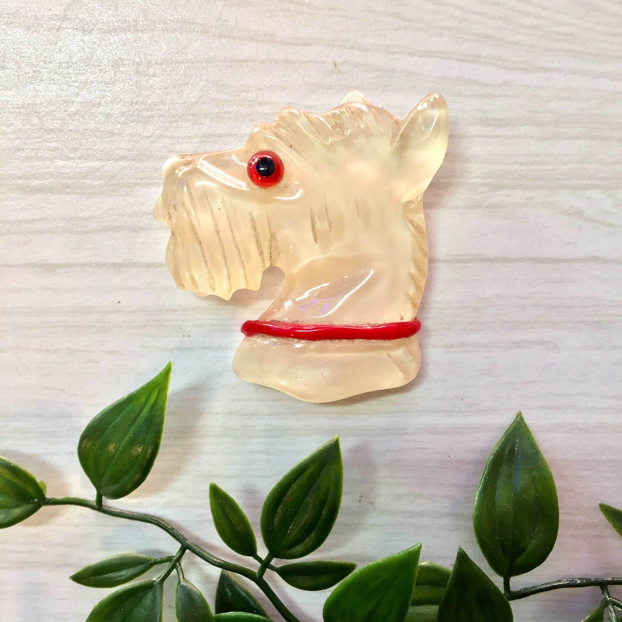 Vintage Bakelite Brooch, Scottie Bakelite Pin, Scottish Terrier Pin, Bakelite Jewelry, Vintage Jewelry, Carved Bakelite Pin, Vintage Brooch