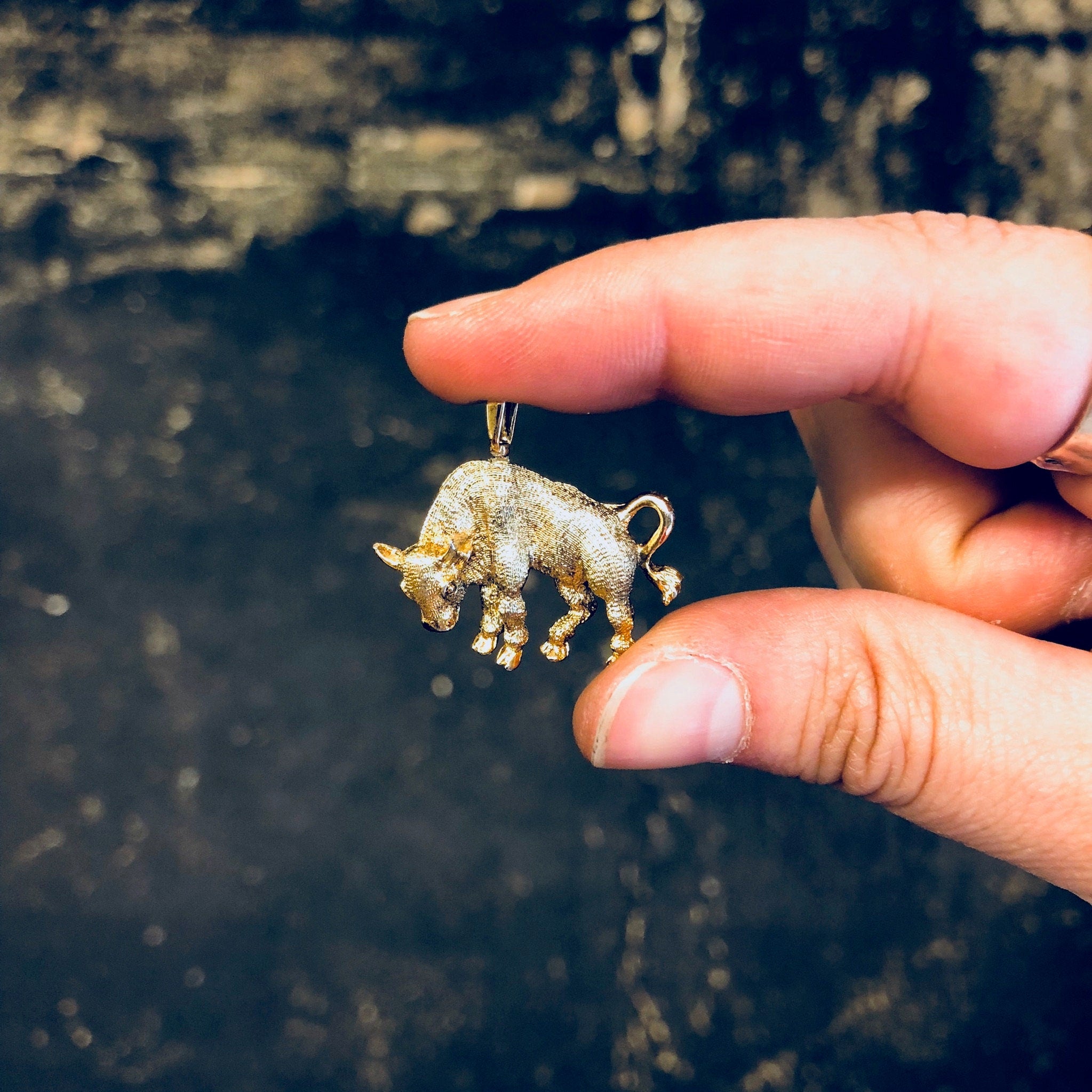 Vintage Pendant, Bull Pendant, Animal Jewelry, Costume Jewelry, Vintage Necklace, Gold Toned Pendant, Gold Toned Jewlery, Bull, Cow, Gold