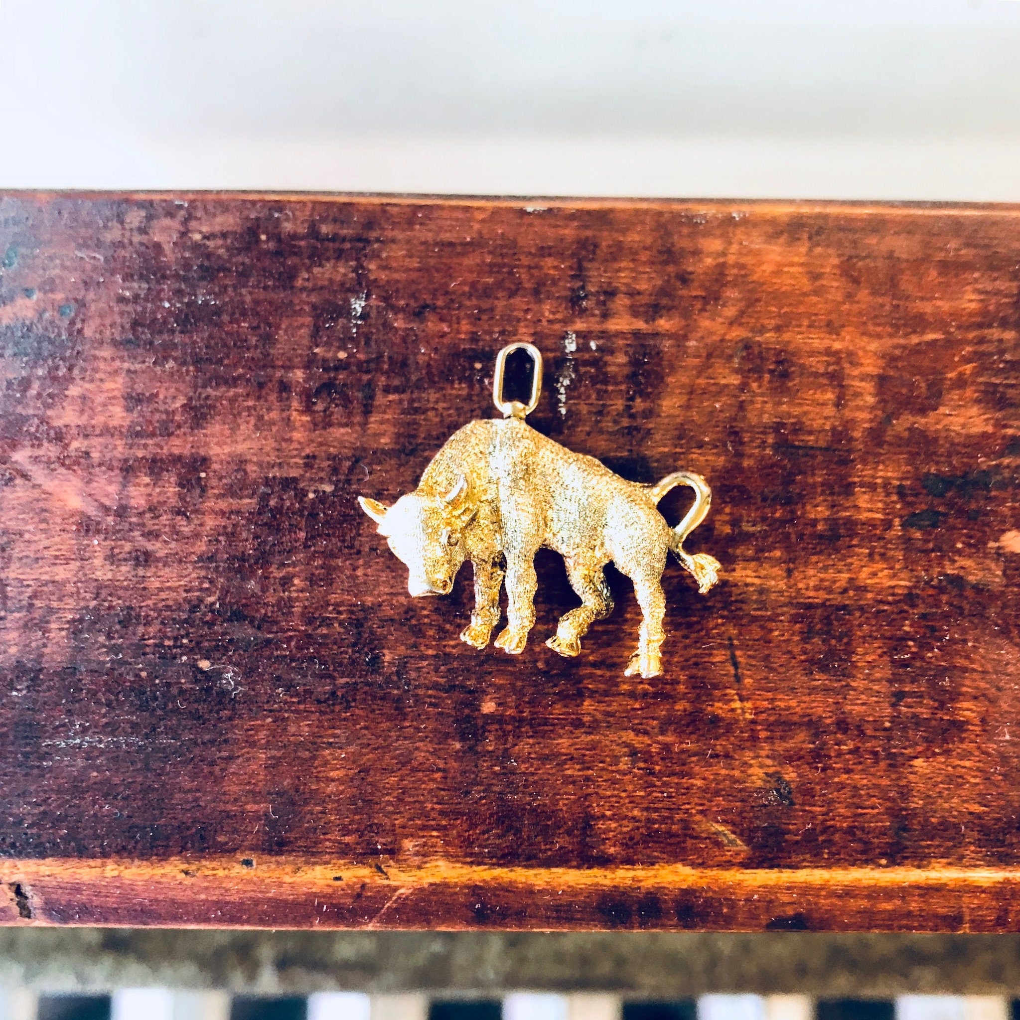 Vintage Pendant, Bull Pendant, Animal Jewelry, Costume Jewelry, Vintage Necklace, Gold Toned Pendant, Gold Toned Jewlery, Bull, Cow, Gold