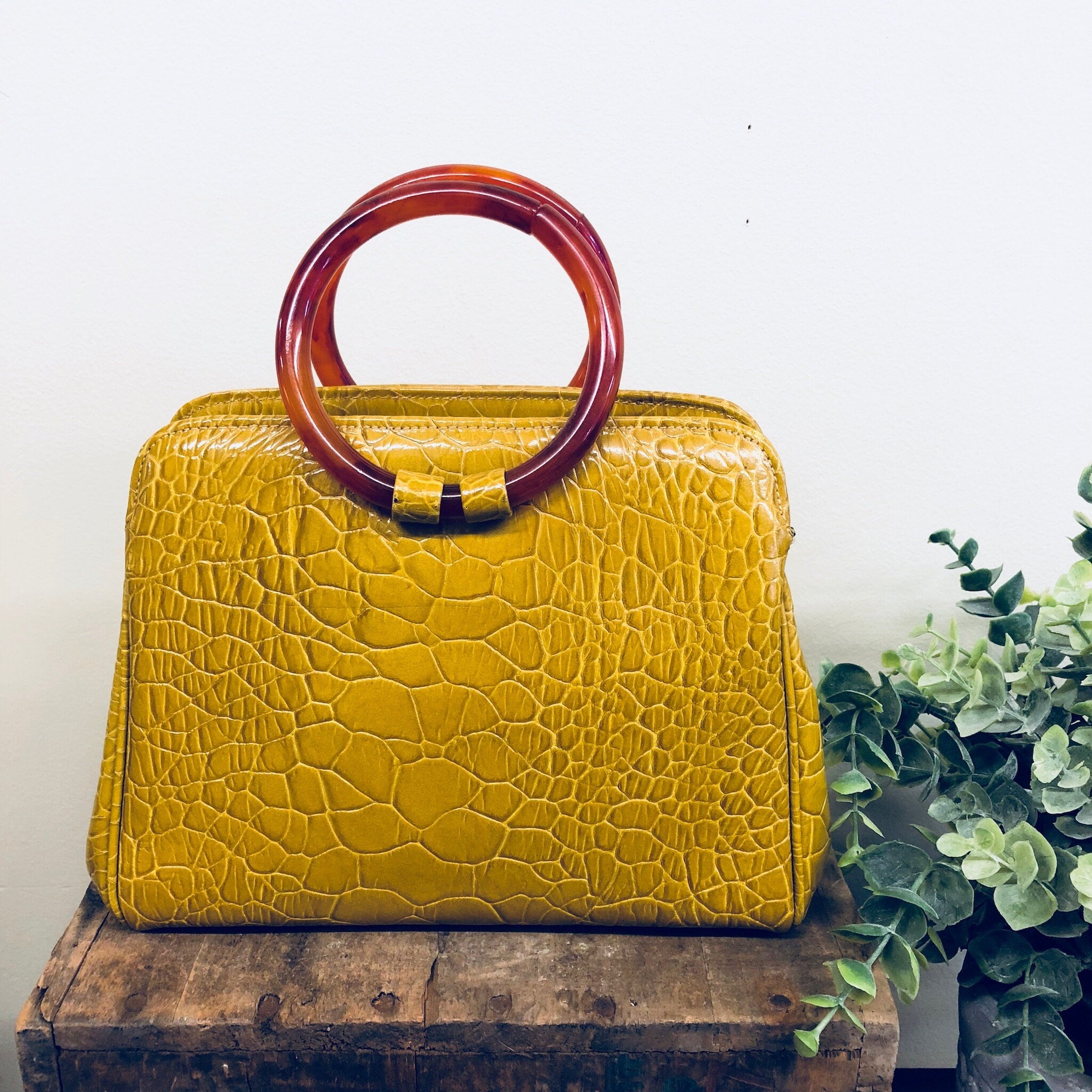 Vintage Ronay Handbag, Ronay Purse, Leather Bag, Bakelite Purse, Yellow Bag, Small Handbag, Kisslock Purse, Mustard Yellow, Red Handles