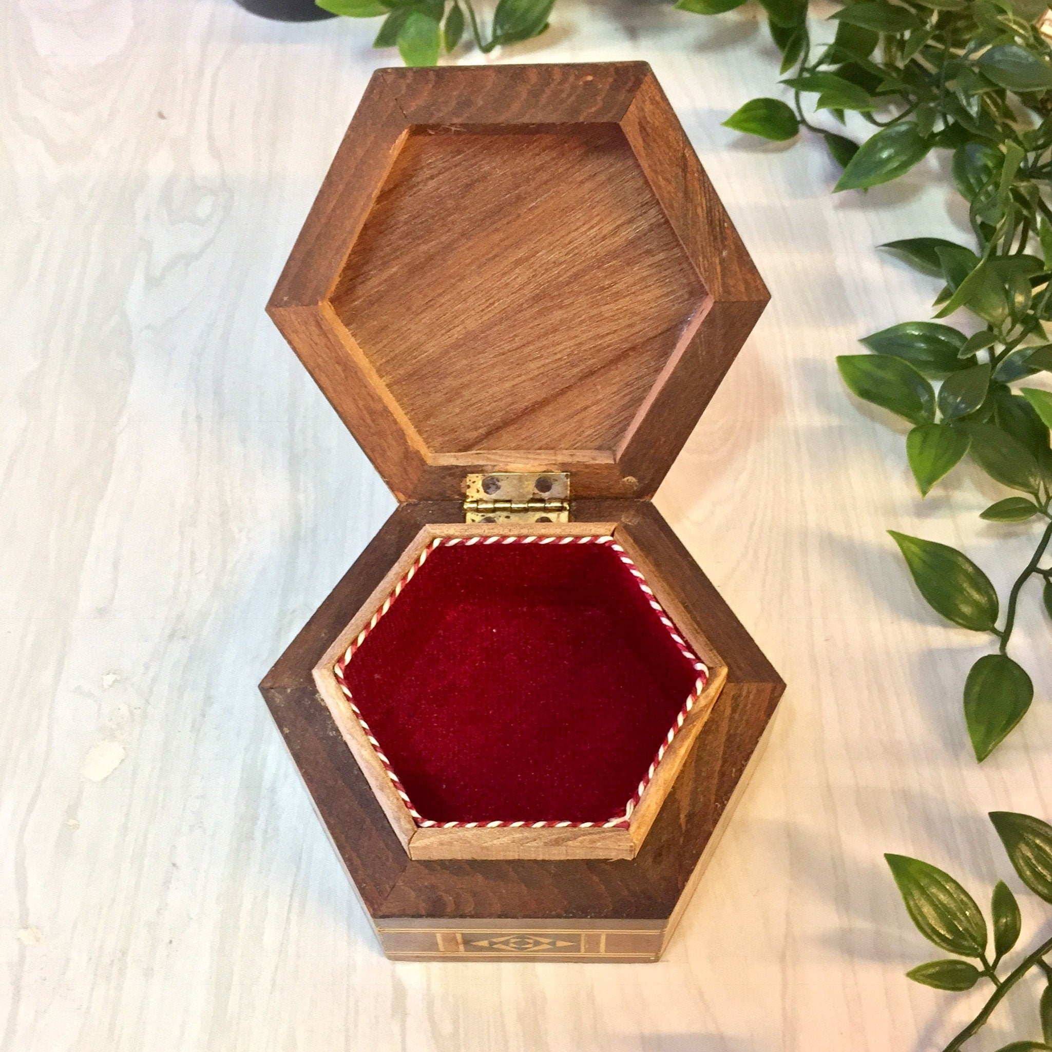 Vintage Box, Jewelry Box, Vintage Home Decor, Keepsake Box, Decorative Box, Wooden Box, Inlaid Wood, Brown, Red, Green, Hexagon Box