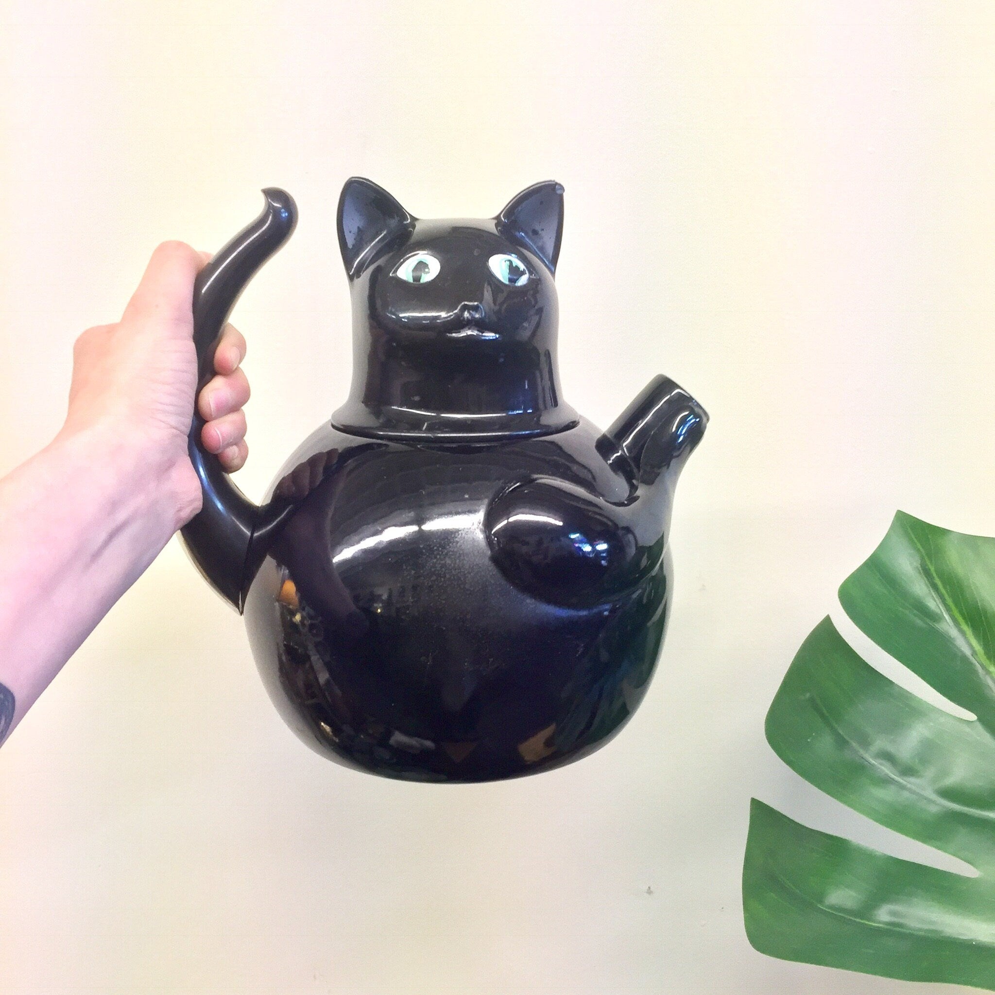 Vintage Teapot, Black Cat Teapot, Metal Teapot, Vintage Home Decor, Kitty Cat, Black Cat, Retro Home Decor, Kitchen Decor, Tea Kettle