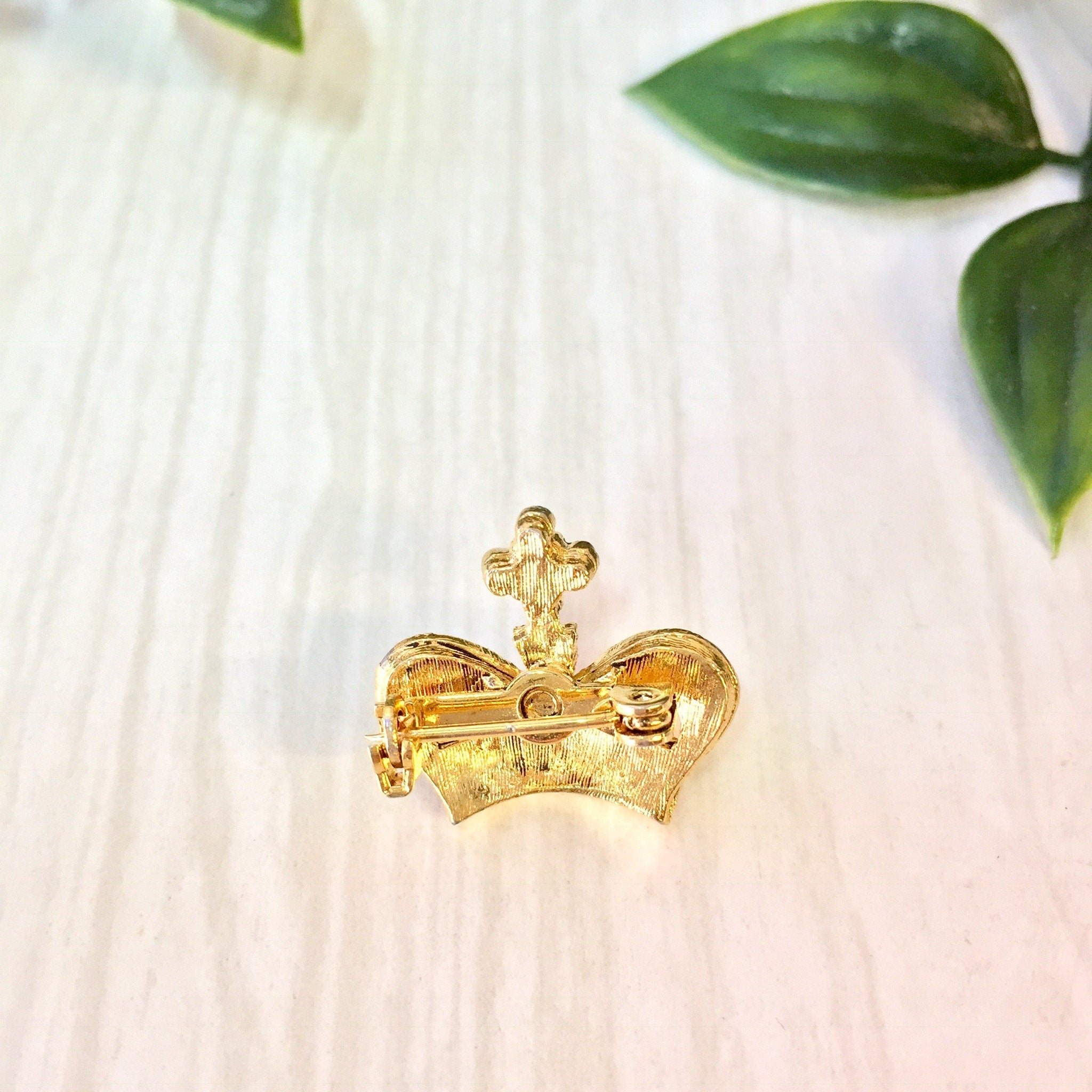 Vintage Gold Brooch, Gold Toned Jewelry, Gold Pin, Crown Pin, Royal Crown, Gold Crown, Crown Brooch, Beaded Brooch, Vintage Jewelry, Crown