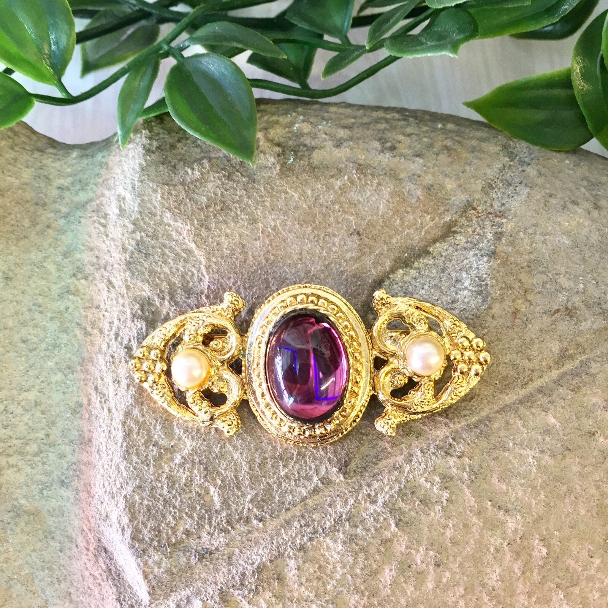 Vintage Gold Brooch, Gold Toned Brooch, Costume Jewelry, Statement Jewelry, Vintage Jewelry, Purple Stone, Faux Pearls, Victorian Style,