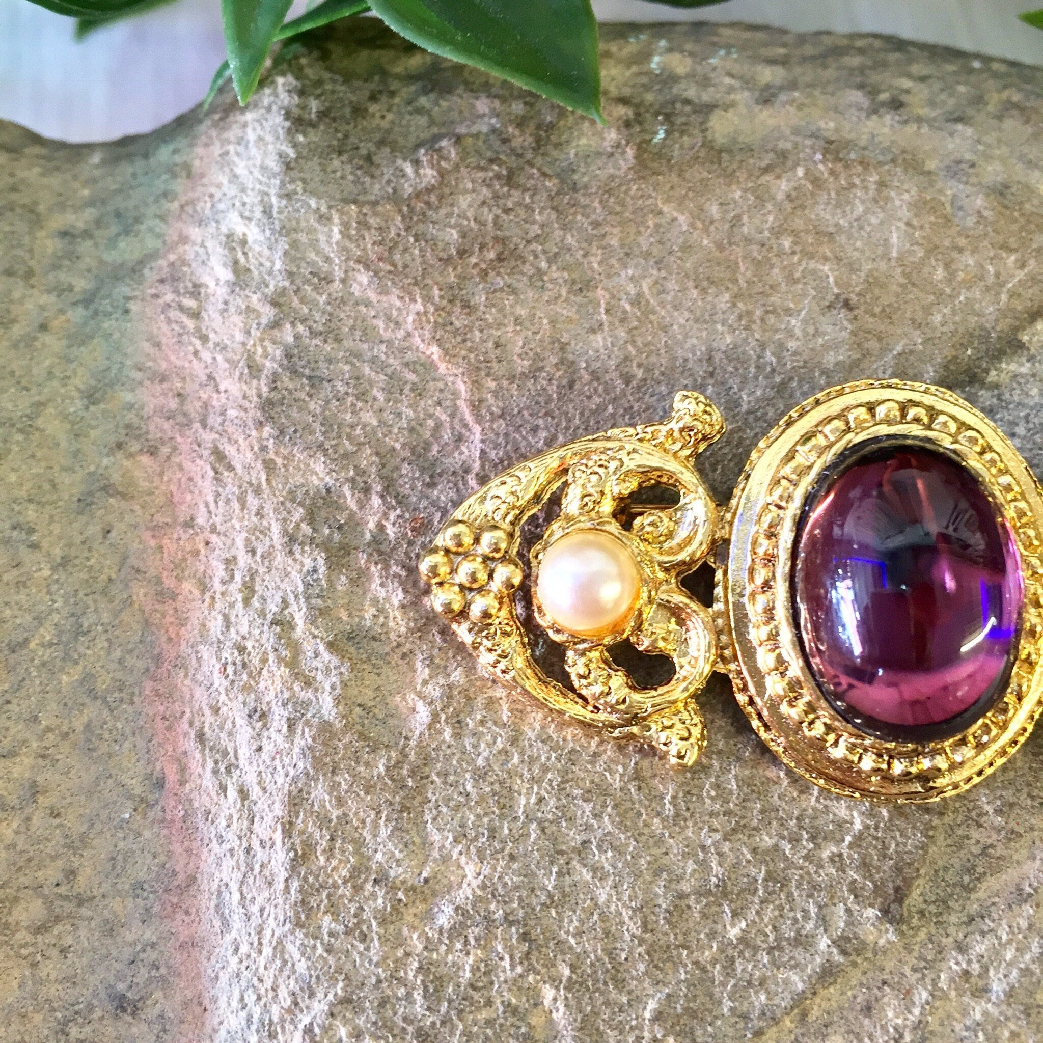 Vintage Gold Brooch, Gold Toned Brooch, Costume Jewelry, Statement Jewelry, Vintage Jewelry, Purple Stone, Faux Pearls, Victorian Style,