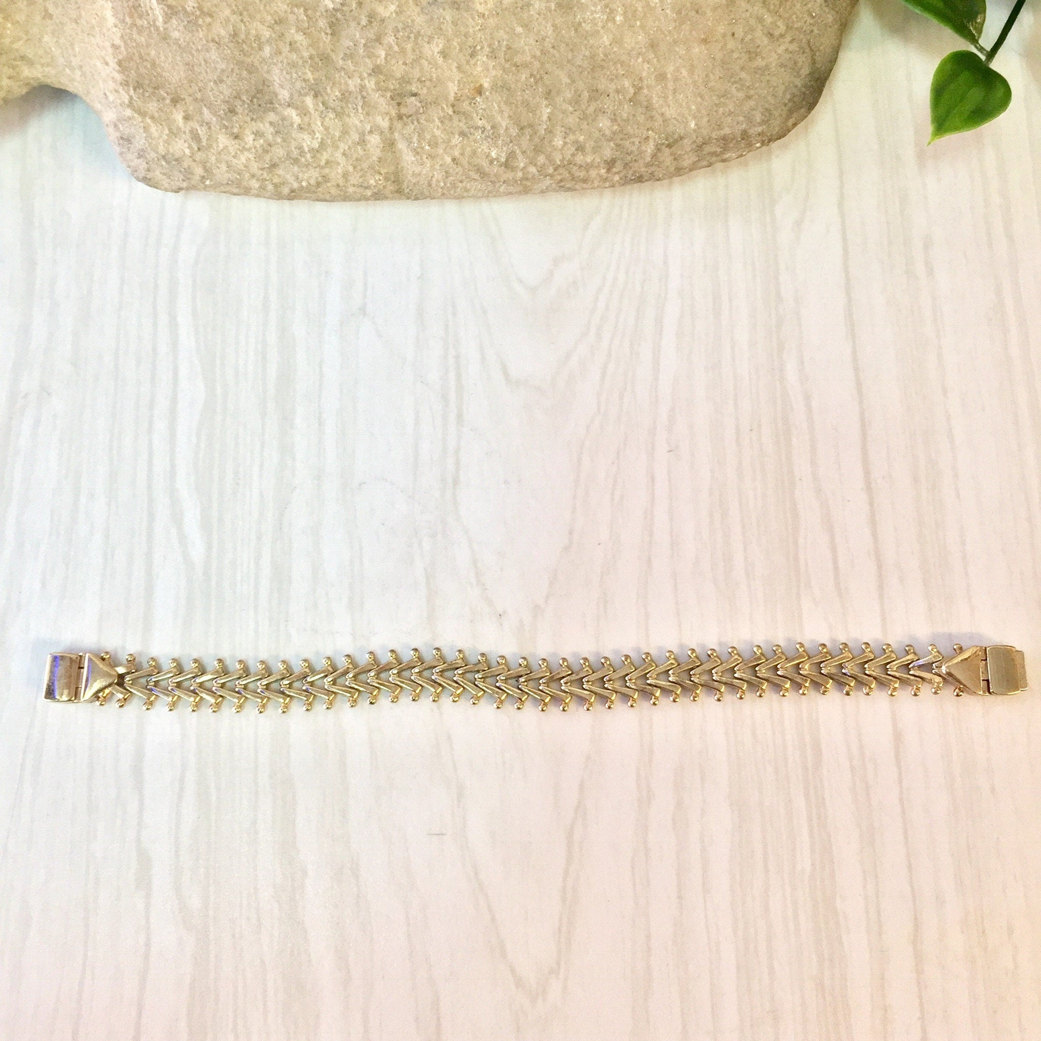 Vintage Gold Bracelet, Gold Tone Bracelet, Vintage Jewelry, Monet Jewelry, Vintage Monet, Monet Bracelet, Link Bracelet, V Shape Bracelet