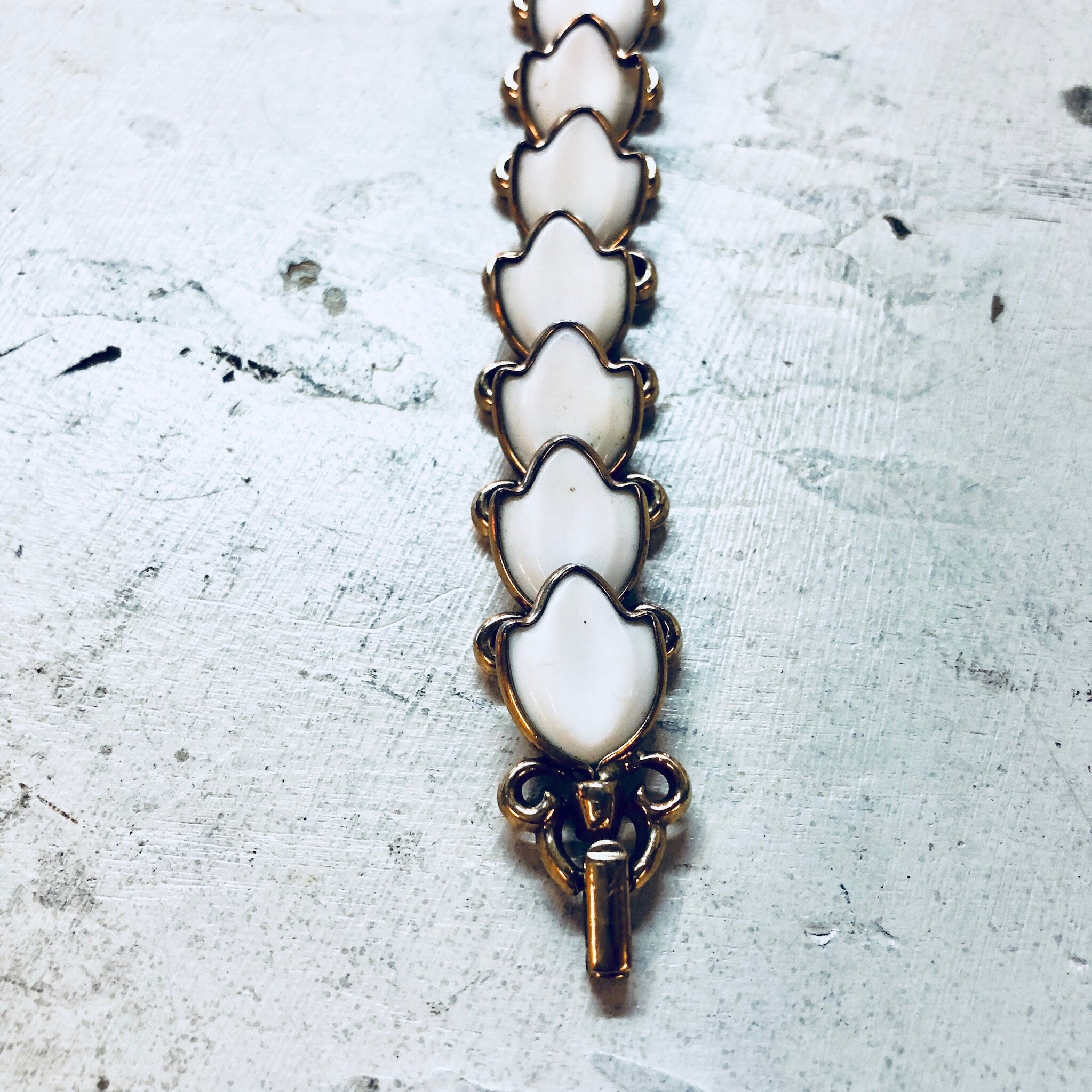Vintage Bracelet, Trifari Bracelet, White and Gold, Costume Jewelry, Statement Jewelry, Flower Bracelet, Link Bracelet, Vintage Jewelry,