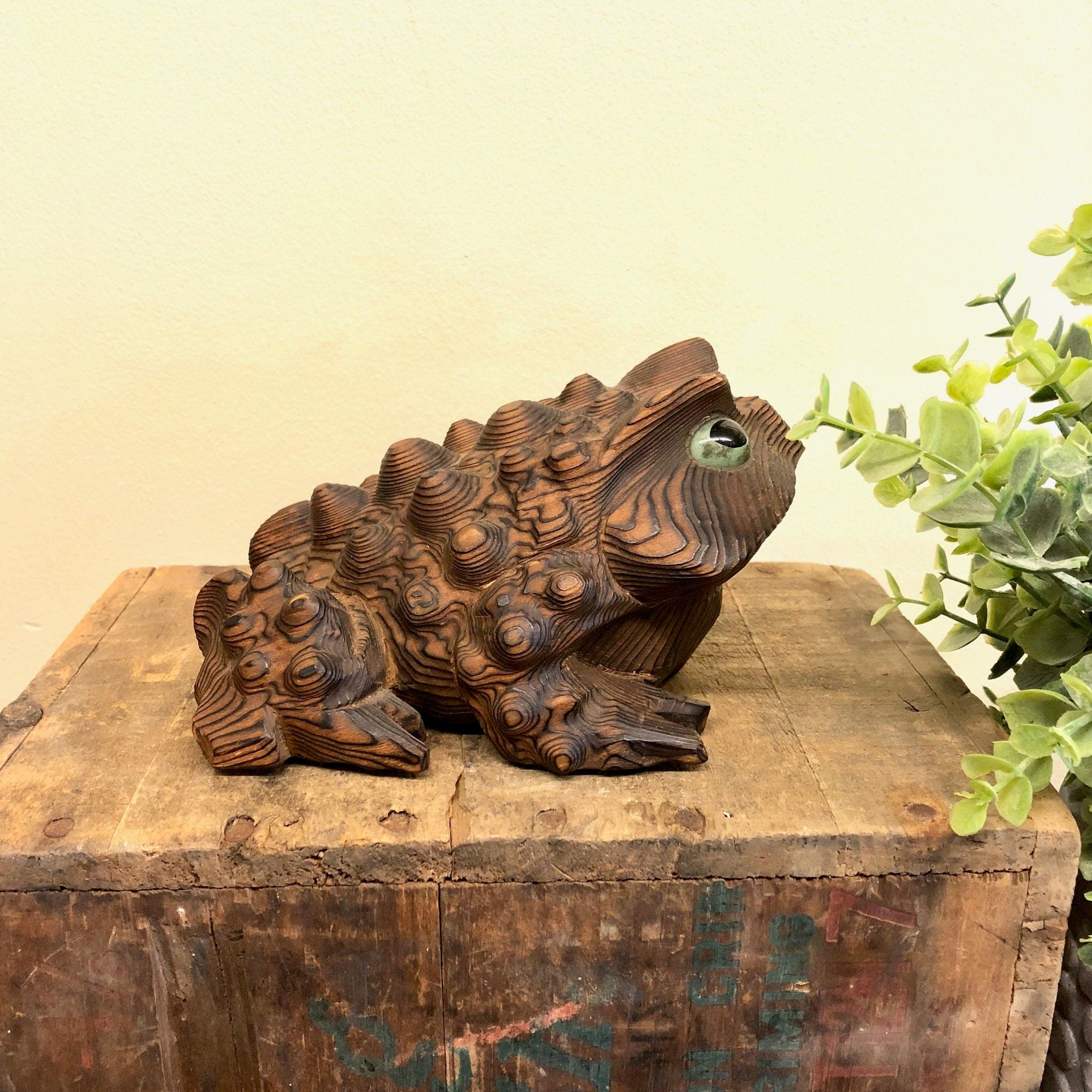 Wood Carved Frog, Hand Carved Frog, Vintage Home Decor, Wooden Frog, Carved Animal, Animal Decor, Frogs, Brown, Black, Green, Mantlepiece