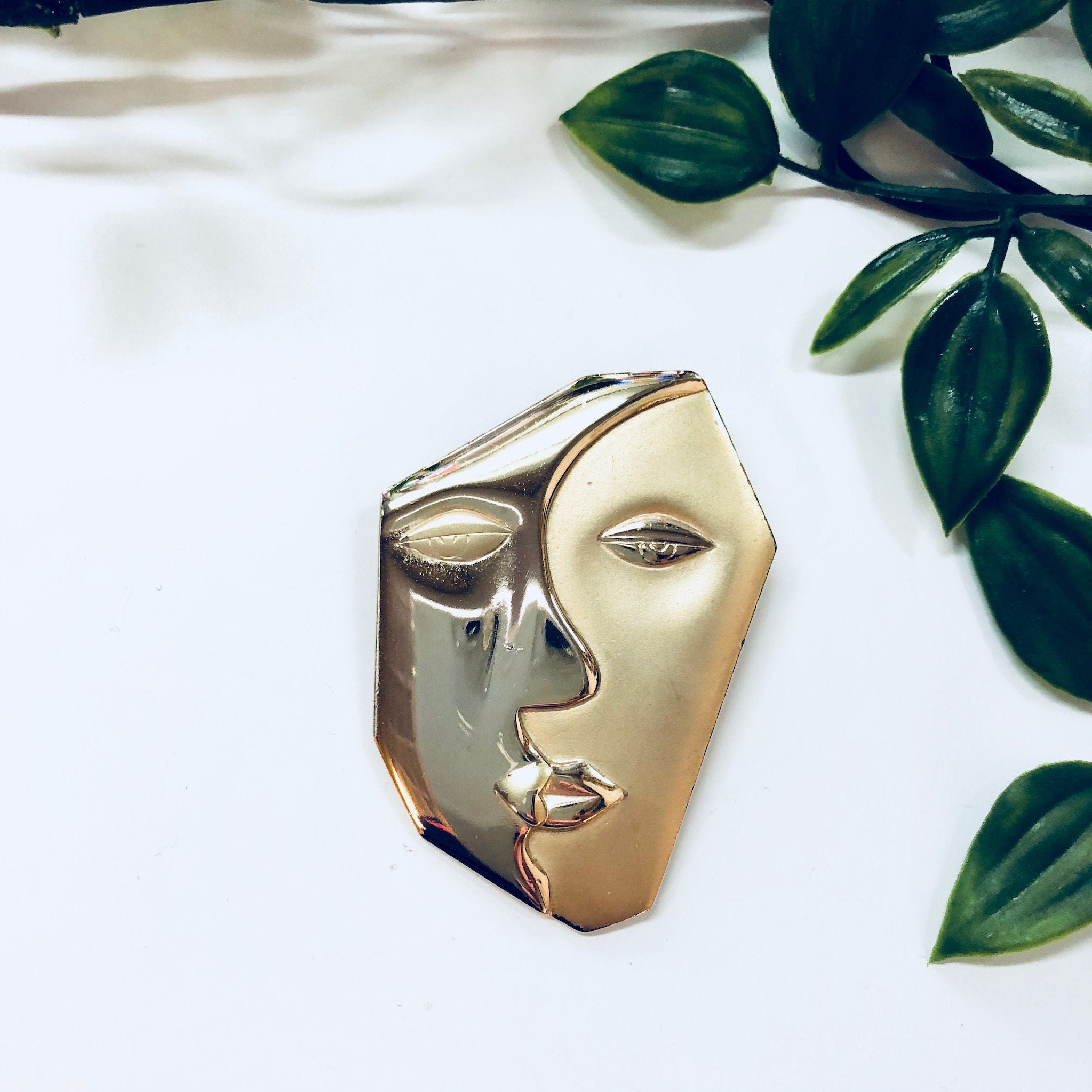 Vintage Brooch, Gold Toned Jewelry, Mask Pin, Face Brooch, Costume Jewelry, Minimalist, Vintage Jewelry, Gold Face, Abstract Jewelry
