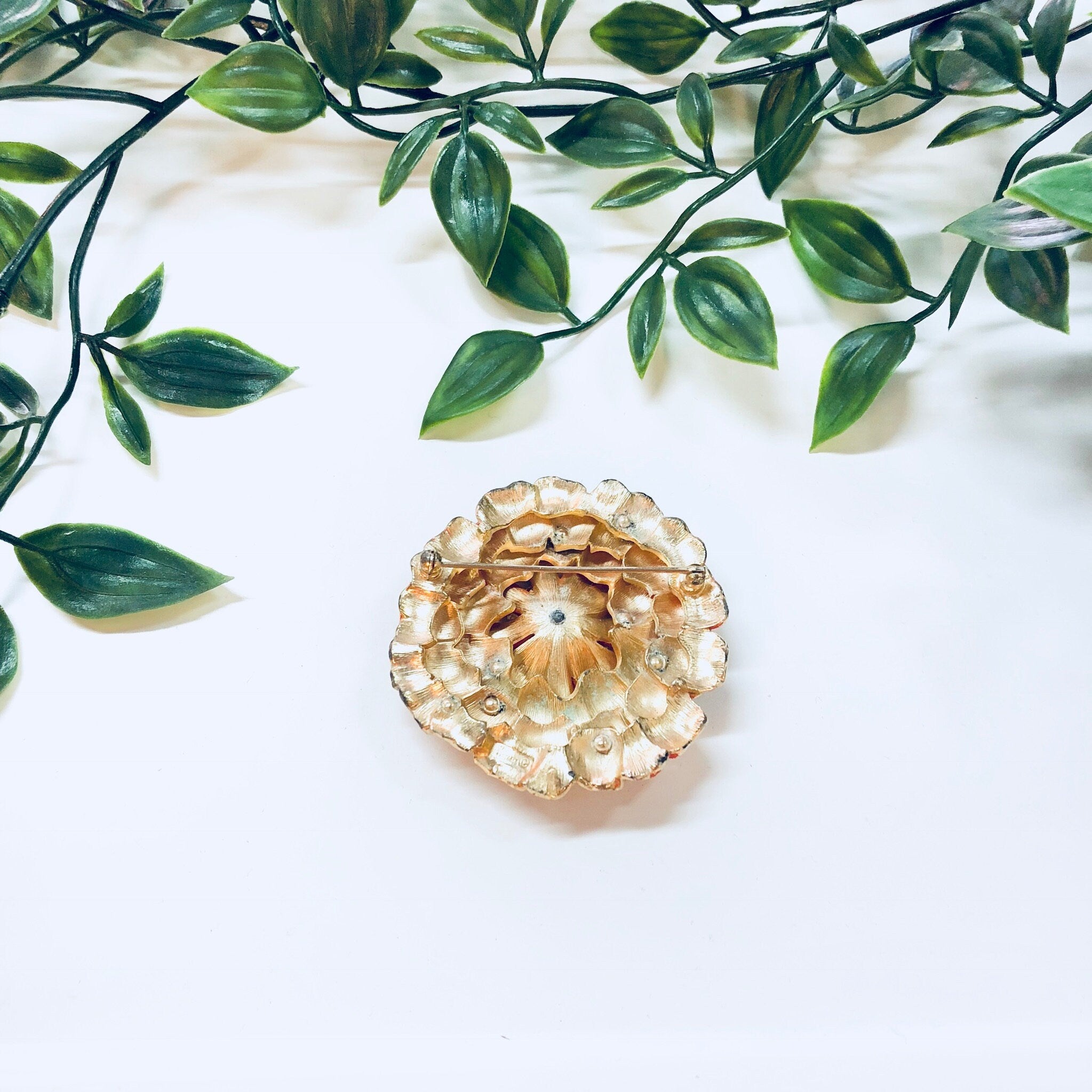 Vintage Broch, Flower Brooch, Pin, Vintage Jewelry, Gold Toned Jewelry, Orange Flower, Floral Jewelry, Patina, Round, Gold and Orange
