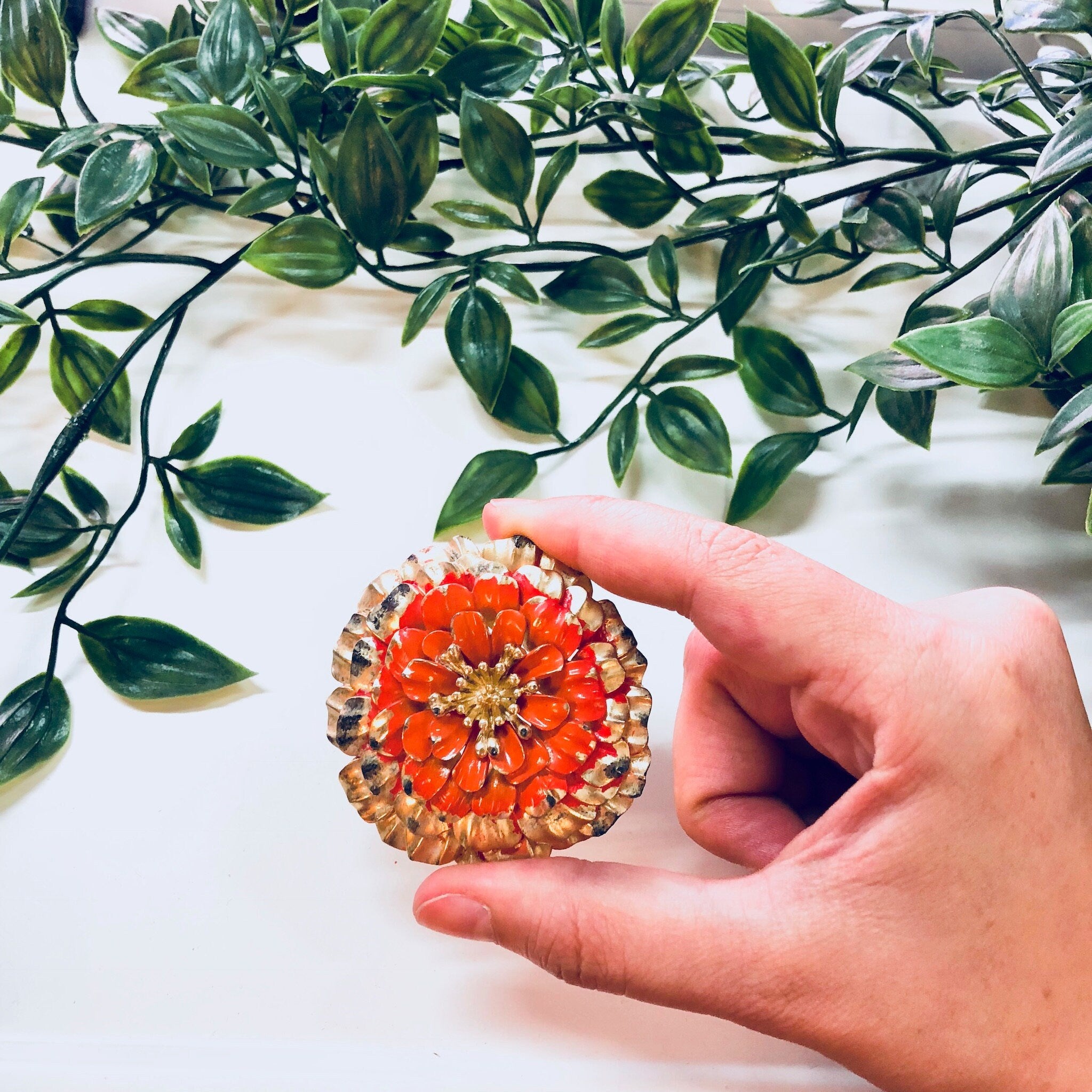 Vintage Broch, Flower Brooch, Pin, Vintage Jewelry, Gold Toned Jewelry, Orange Flower, Floral Jewelry, Patina, Round, Gold and Orange