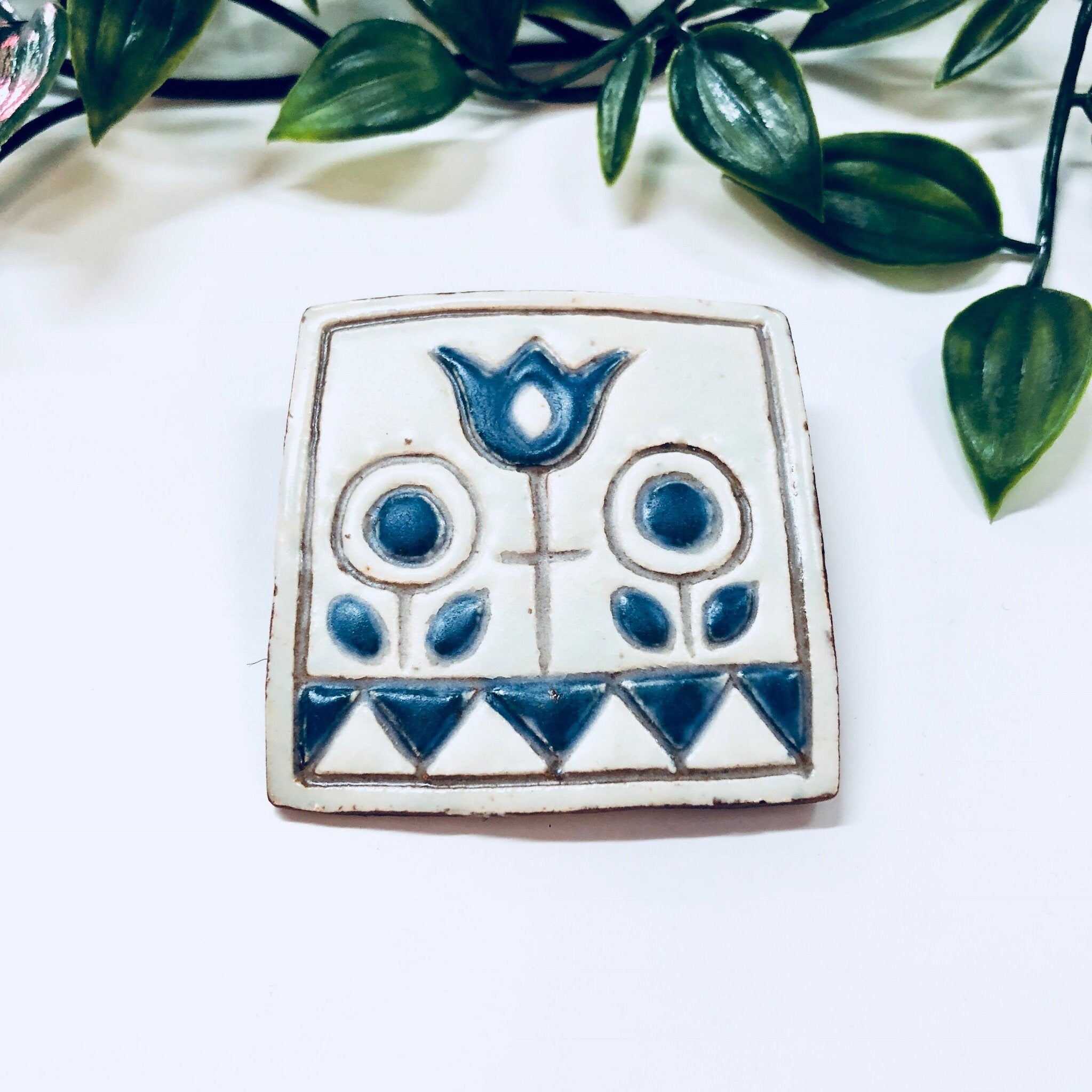 Danmark Brooch, Karin Aase Jewelry, Vintage Brooch, Painted Brooch, Flowers, Floral Design, Danmark Jewelry, Denmark, White, Blue, Square