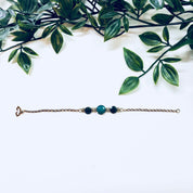 Vintage 14K gold link bracelet with blue and green iridescent natural stones, fine jewelry suitable for weddings.