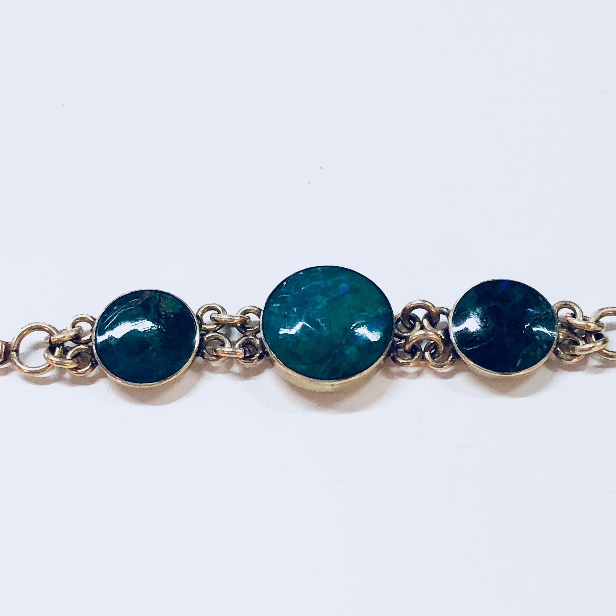 Vintage 14K gold link bracelet with blue and green iridescent natural stones, fine jewelry suitable for weddings.