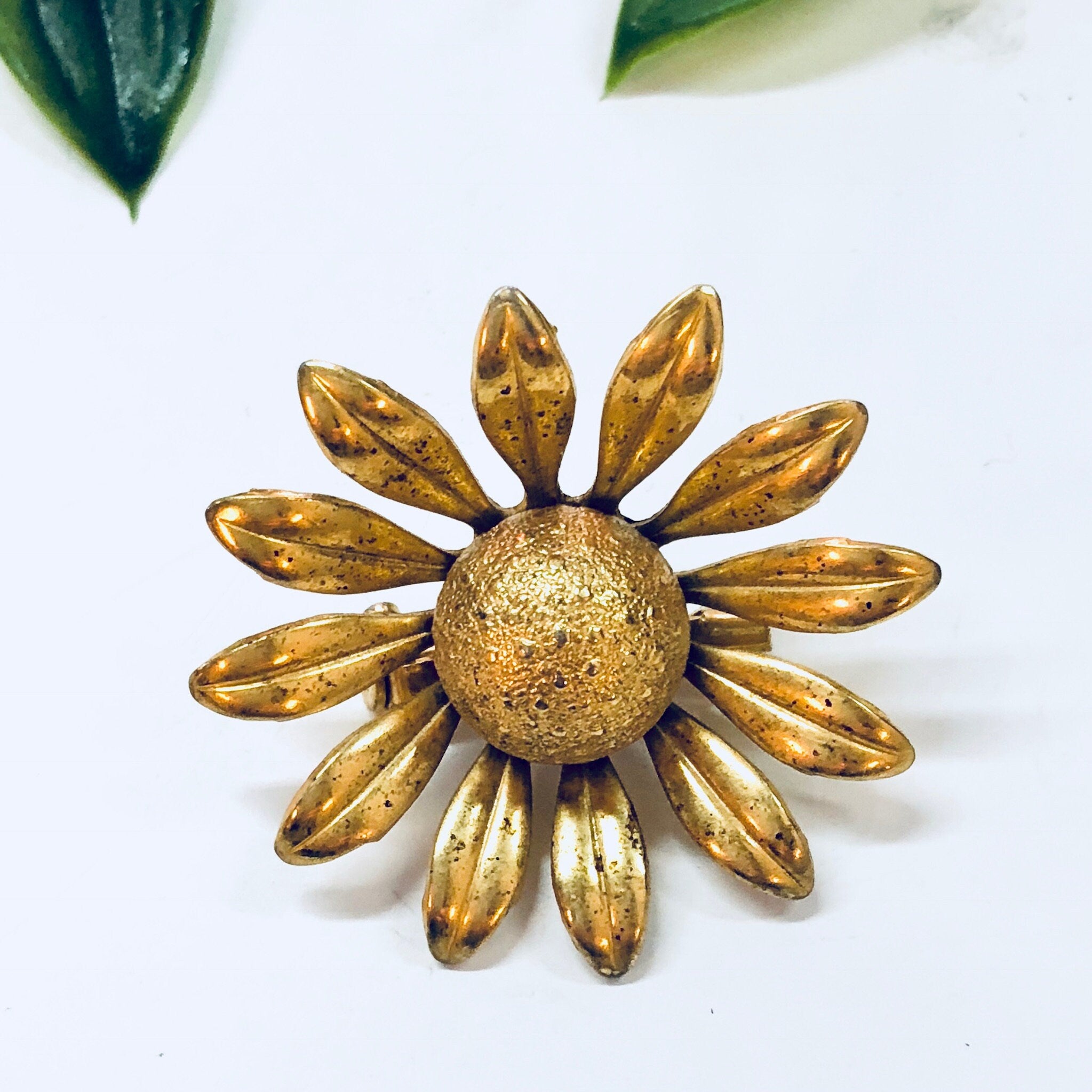 Vintage Brooch, Flower Pin, Gold Toned Jewelry, Daisy Jewelry, Costume Jewelry, Vintage Pin, Vintage Jewelry, Cute, Floral, Patina, Gift