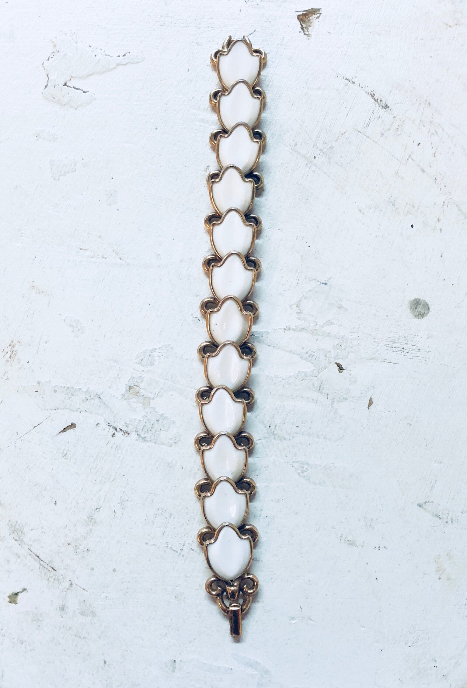 Vintage Bracelet, Trifari Bracelet, White and Gold, Costume Jewelry, Statement Jewelry, Flower Bracelet, Link Bracelet, Vintage Jewelry,
