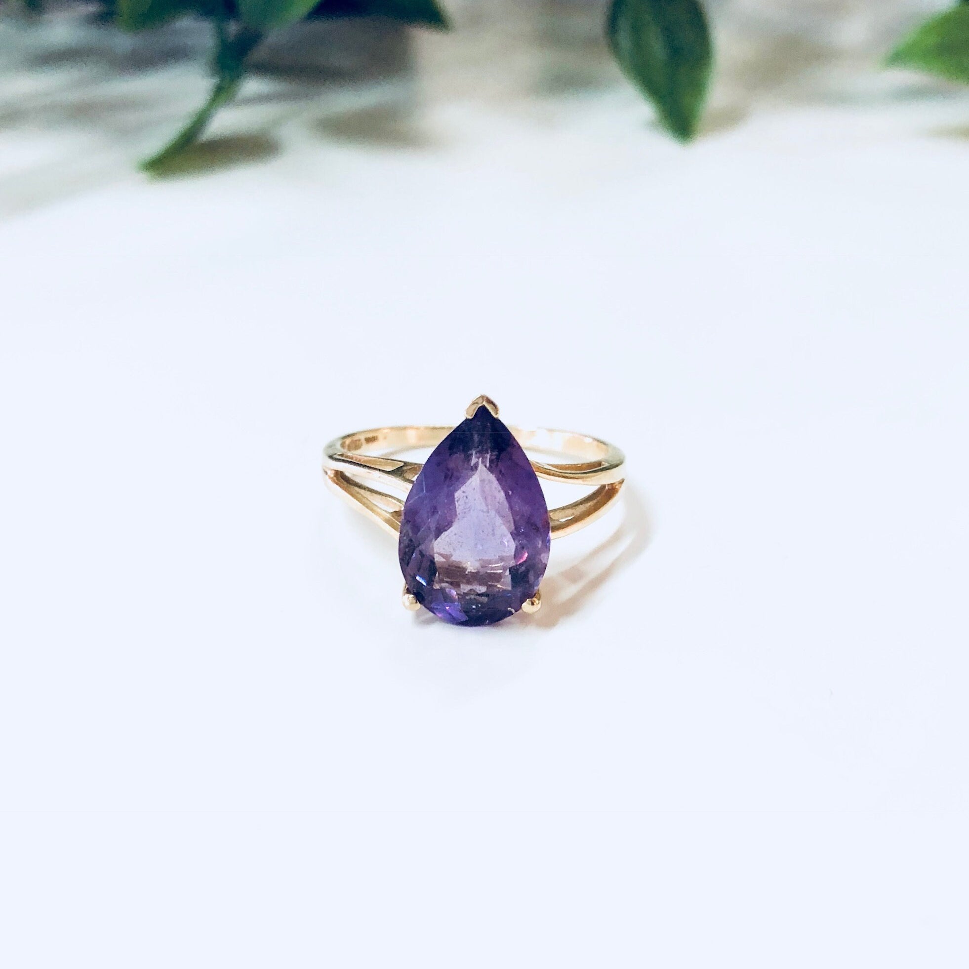 Vintage Gold Ring, 10 Karat Gold, Amethyst Ring, Amethyst Jewelry, Purple Ring, Gold Jewelry, Vintage Jewelry, 10K, Yellow Gold, Teardrop