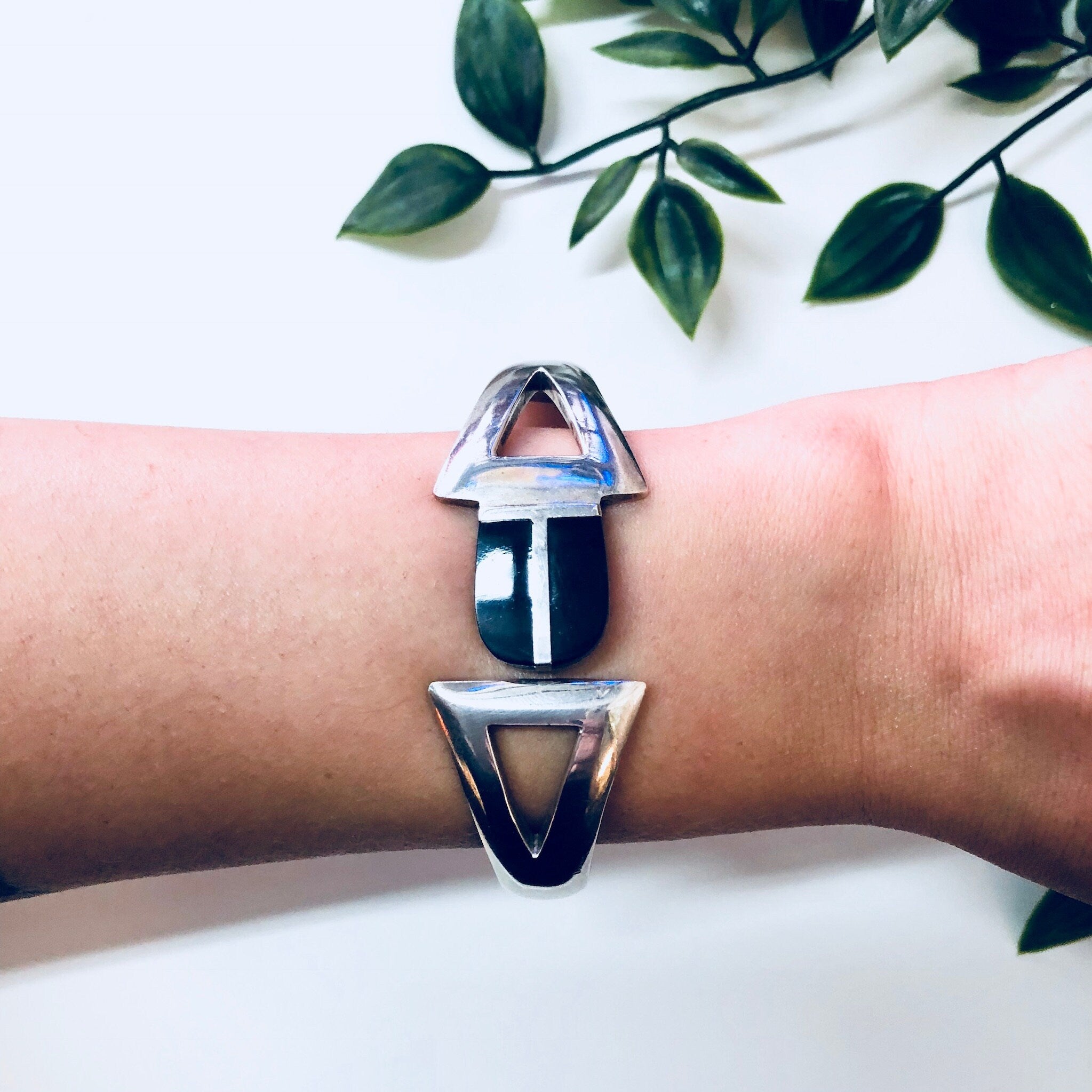 Vintage Silver Bracelet, Cuff Bracelet, Bangle, Sterling Silver, Black Onyx, Vintage Jewelry, Statement Jewelry, Hinged Bracelet, 925,