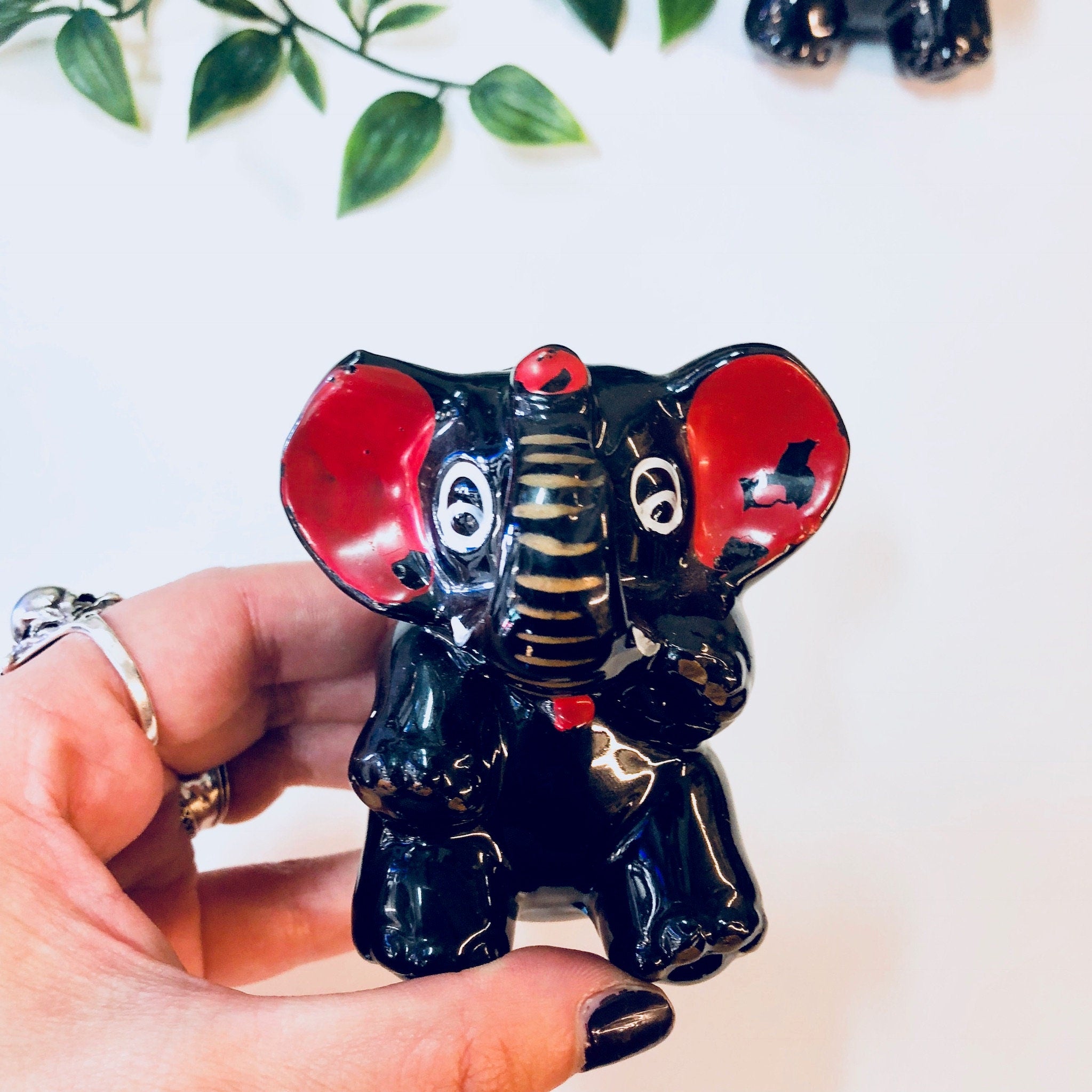 Salt and Pepper Shaker, Elephant Shakers, Black and Red, Made in Japan, Vintage Home Decor, Retro Decor, Kitchen Accessories, 1960s