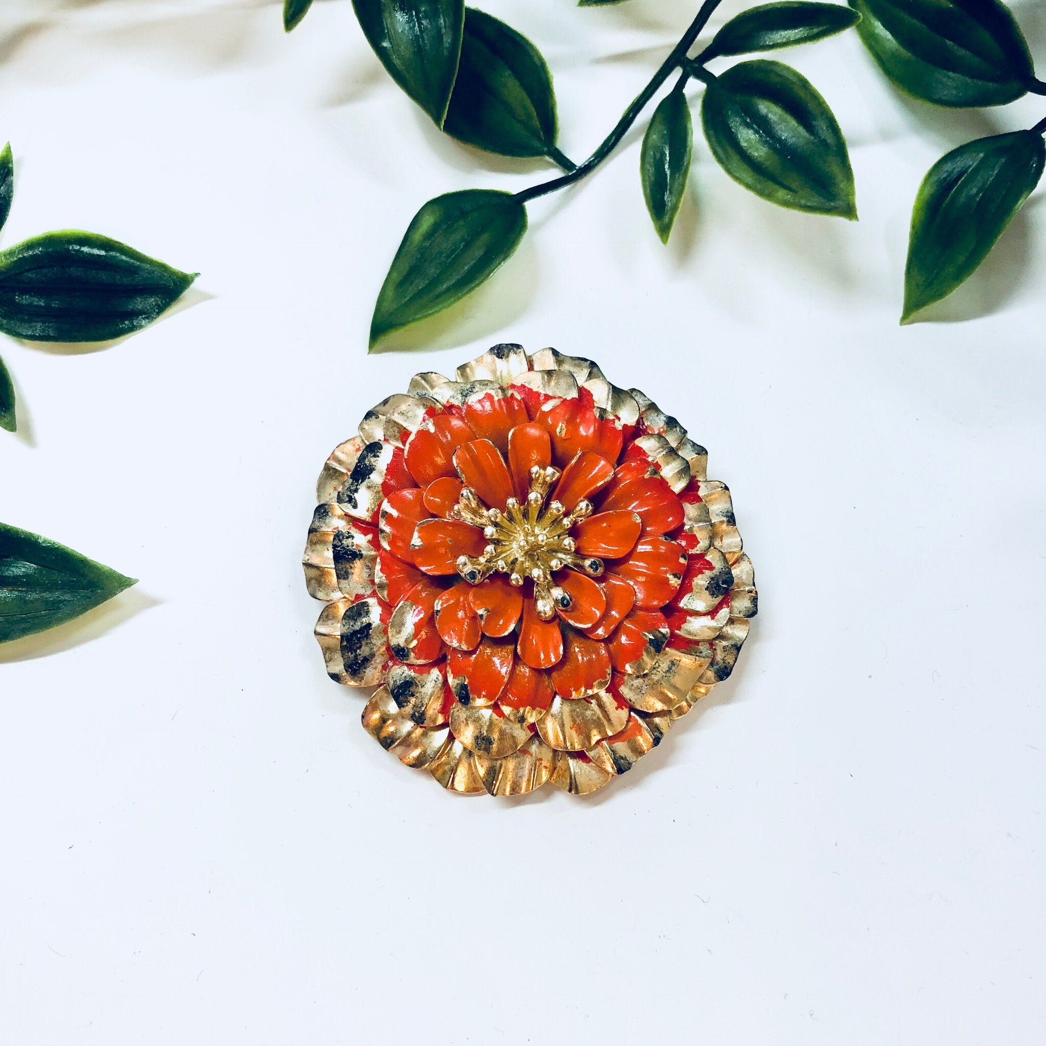 Vintage Broch, Flower Brooch, Pin, Vintage Jewelry, Gold Toned Jewelry, Orange Flower, Floral Jewelry, Patina, Round, Gold and Orange