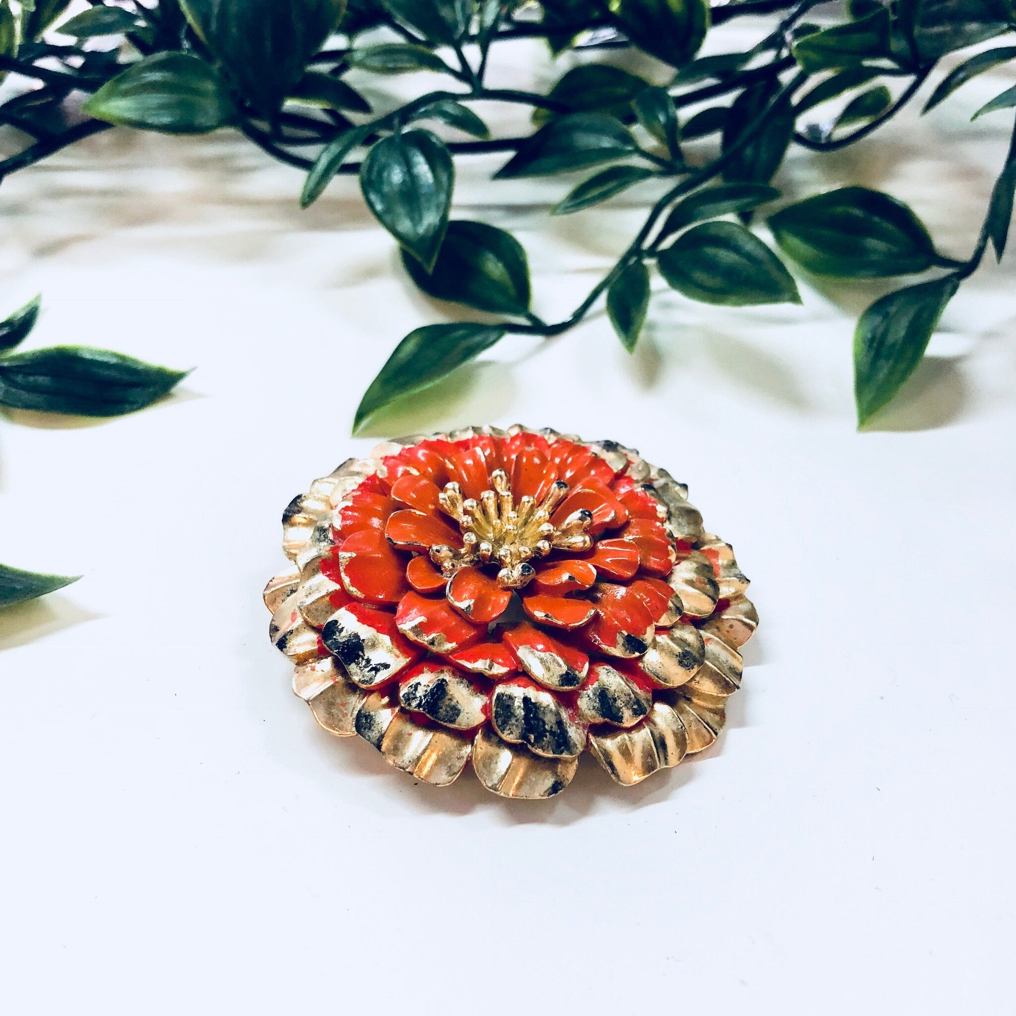 Vintage Broch, Flower Brooch, Pin, Vintage Jewelry, Gold Toned Jewelry, Orange Flower, Floral Jewelry, Patina, Round, Gold and Orange