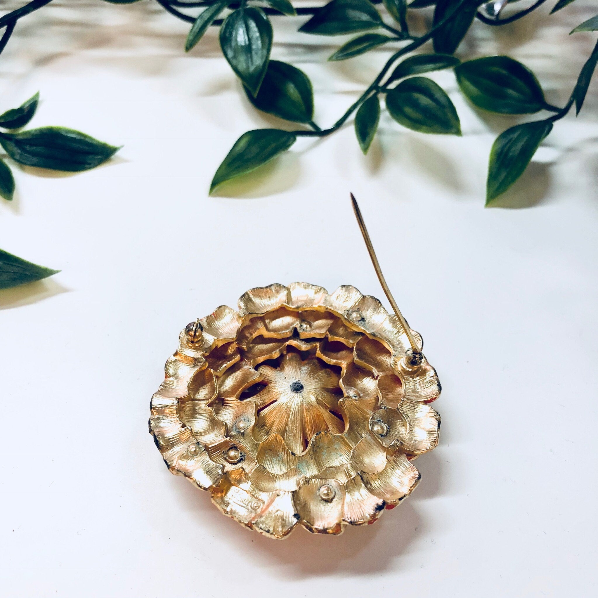 Vintage Broch, Flower Brooch, Pin, Vintage Jewelry, Gold Toned Jewelry, Orange Flower, Floral Jewelry, Patina, Round, Gold and Orange