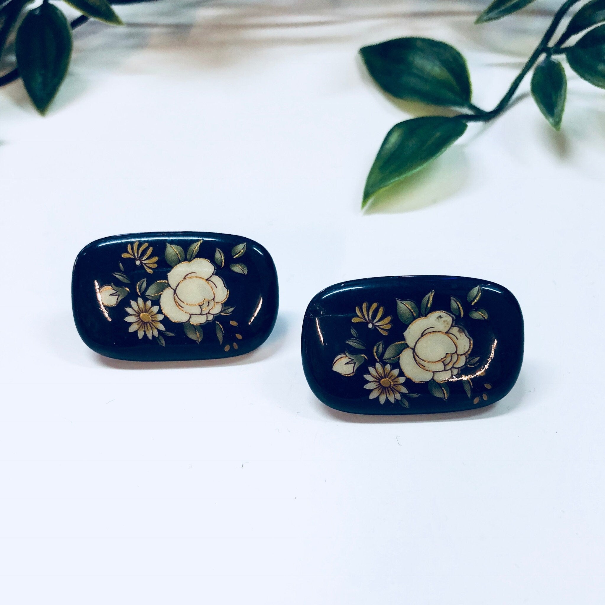 Vintage Earrings, Floral Earrings, Flowers, Post Earrings, Statement Jewlery, Dark Blue Earrings, Roses, Daisys, Vintage Jewelry, Blue,White