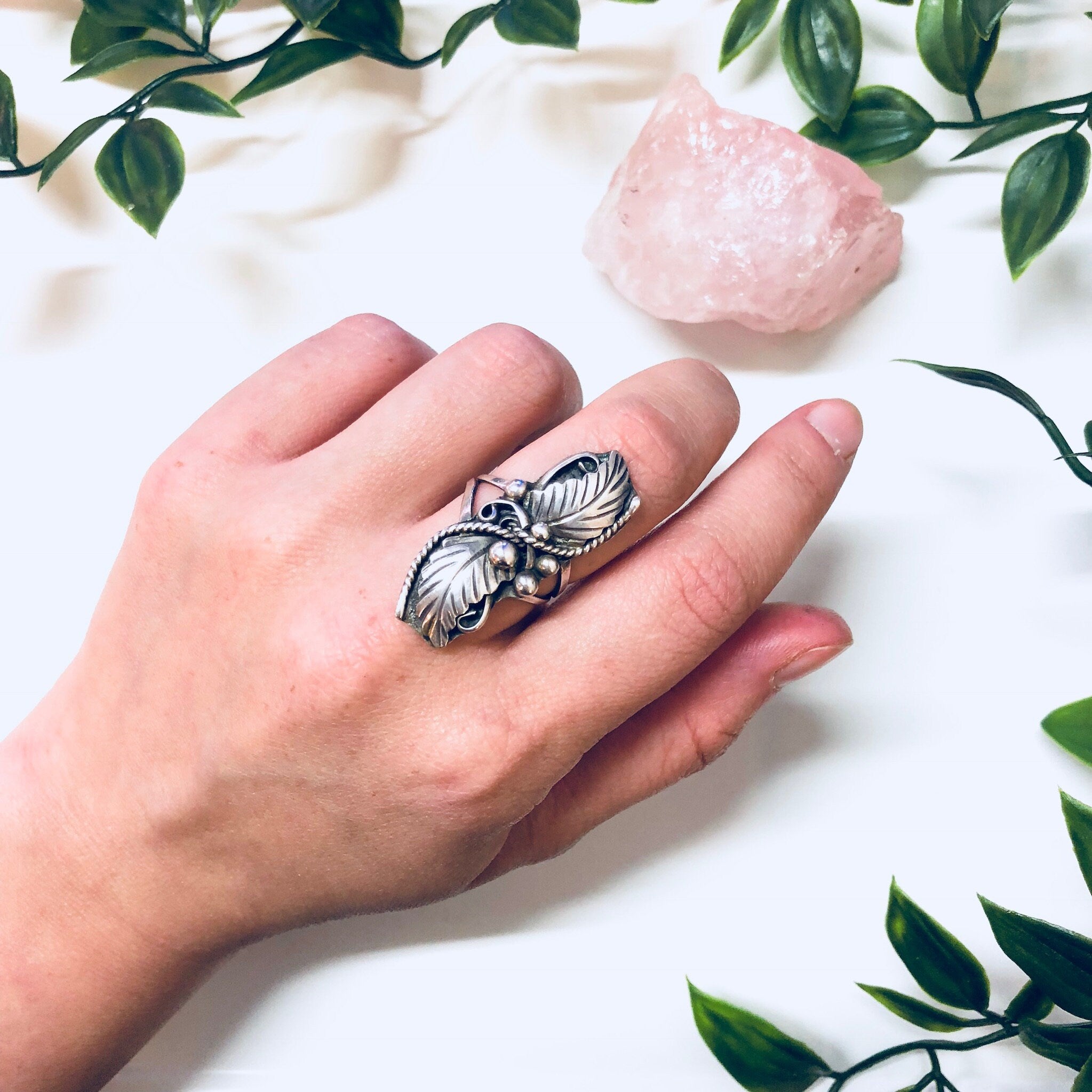 Vintage Southwestern Silver Ring with Feather Design