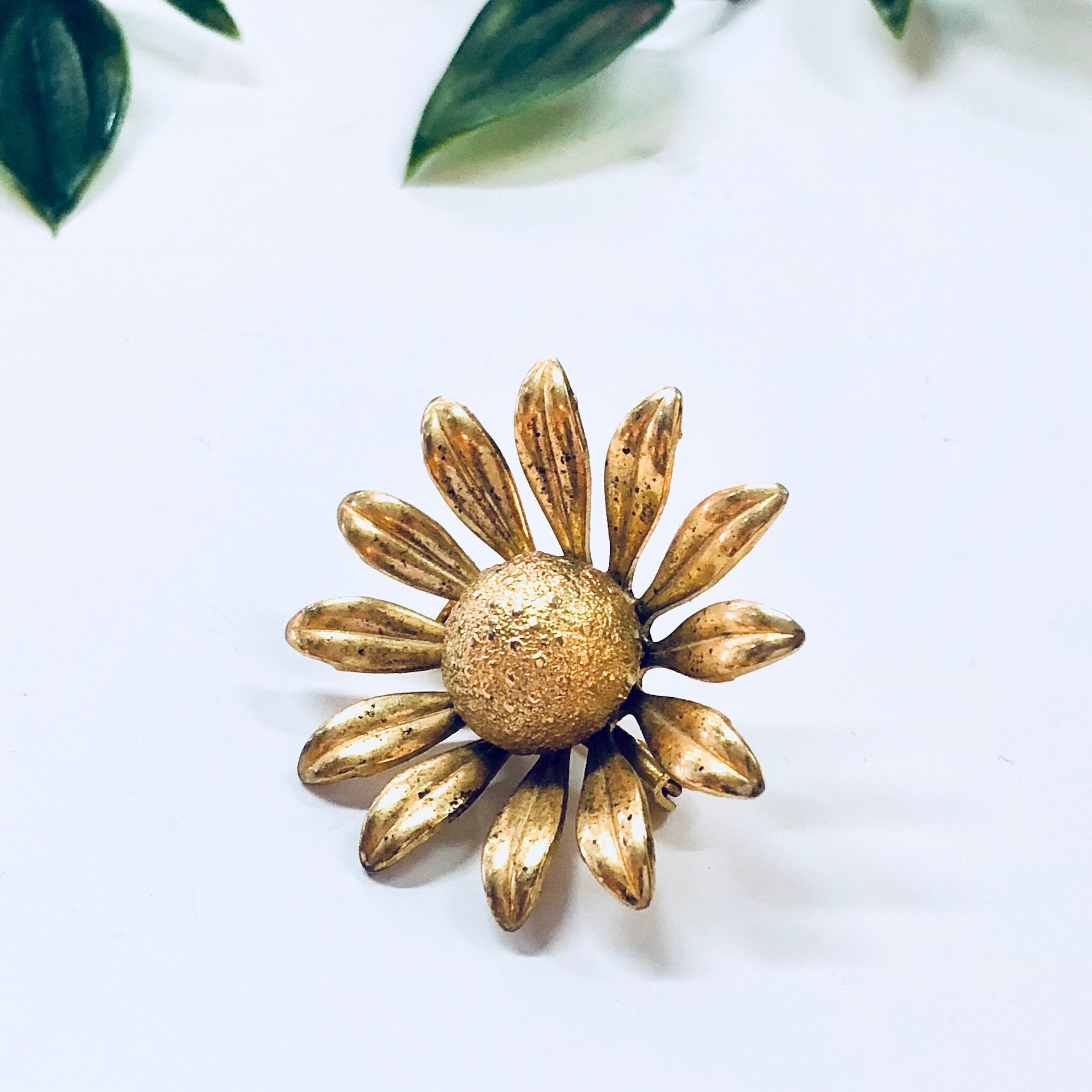 Vintage Brooch, Flower Pin, Gold Toned Jewelry, Daisy Jewelry, Costume Jewelry, Vintage Pin, Vintage Jewelry, Cute, Floral, Patina, Gift