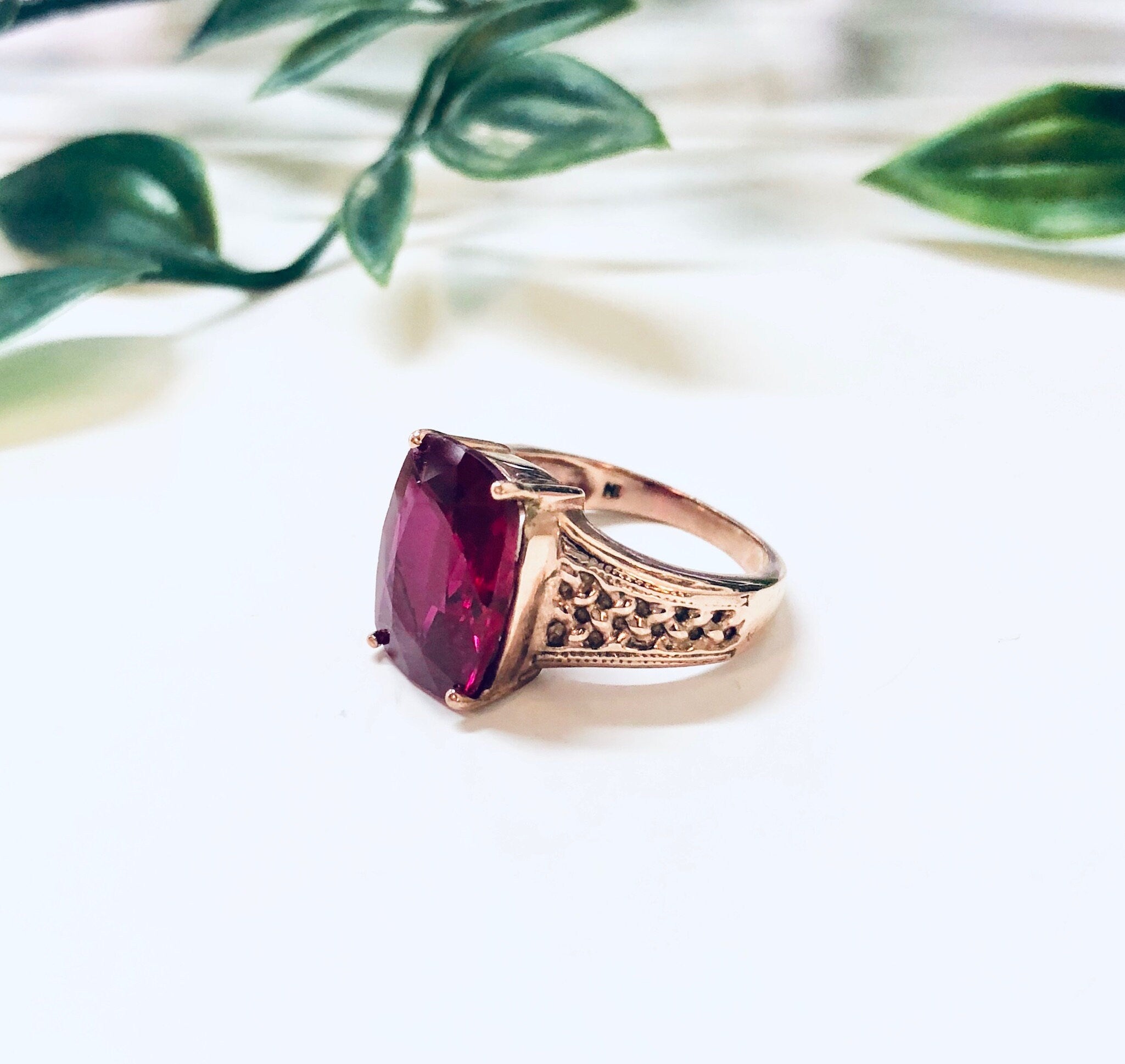 Vintage Rose Gold Toned Ring, Vintage Cocktail Ring, Pink Stone, Magenta Jewelry, Vintage Jewelry