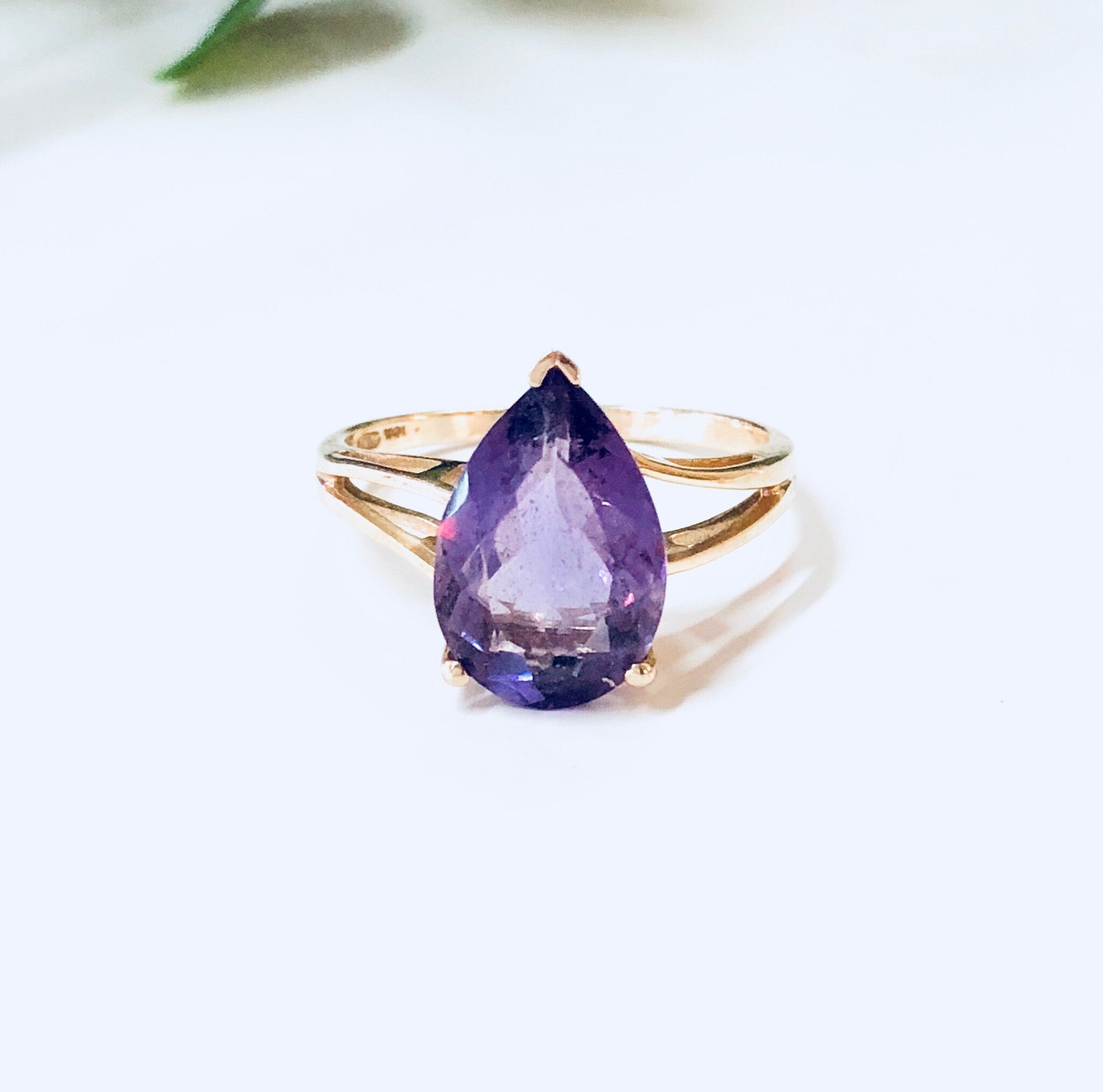 Vintage Gold Ring, 10 Karat Gold, Amethyst Ring, Amethyst Jewelry, Purple Ring, Gold Jewelry, Vintage Jewelry, 10K, Yellow Gold, Teardrop