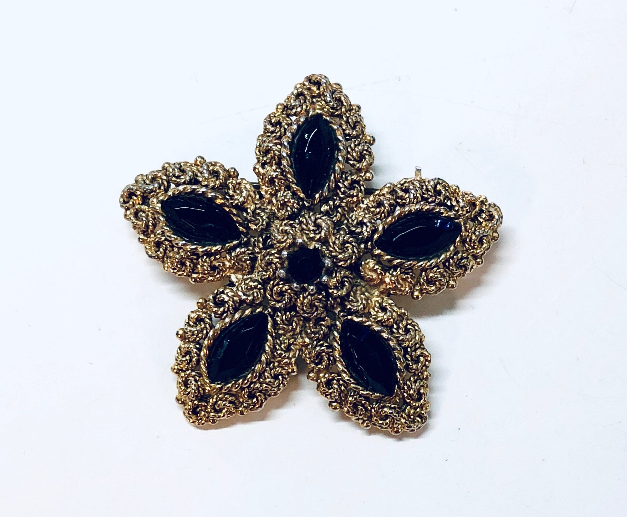 Vintage Brooch, Gold Toned Jewelry, Vintage Jewelry, Black Gemstones, Star Shaped, Star Jewelry, Vintage Pin, Costume Jewelry, Holiday Gift