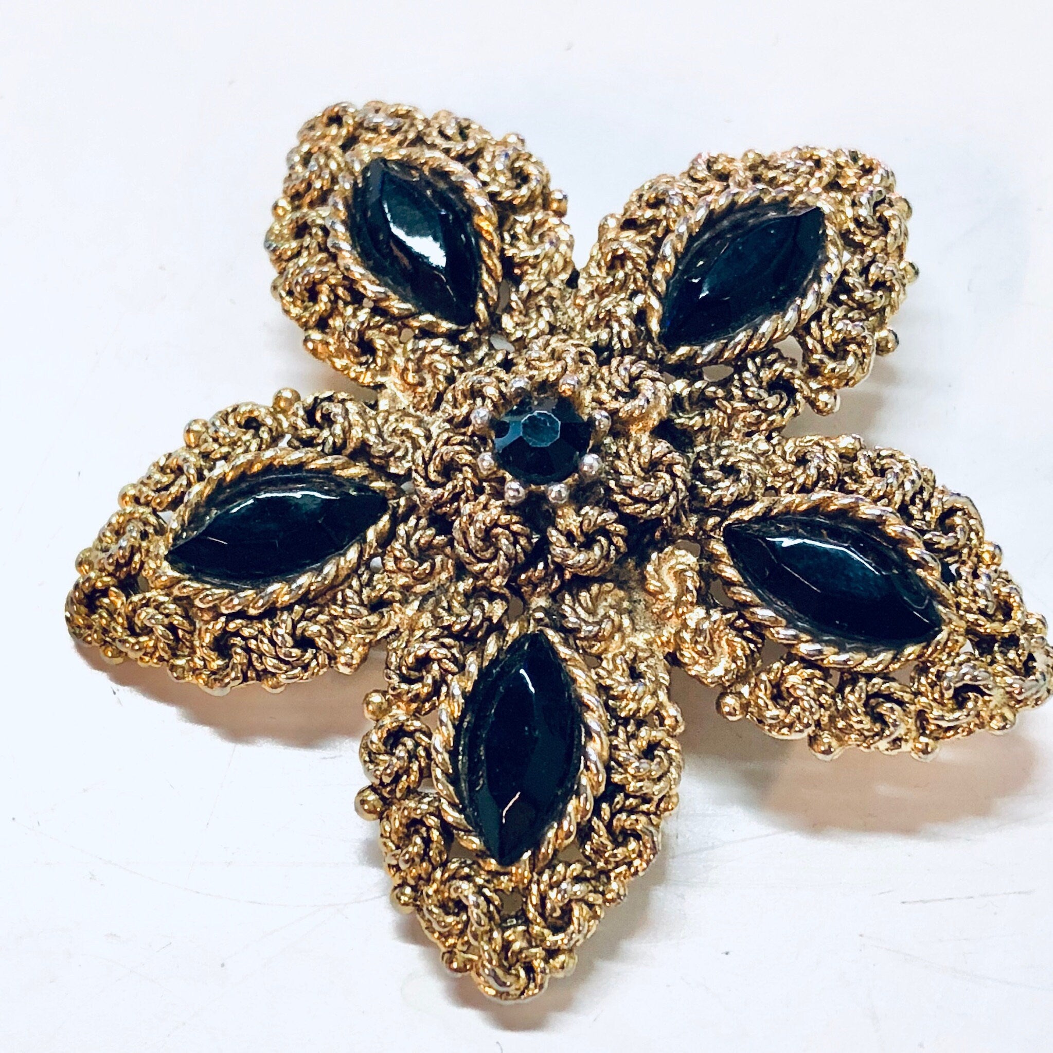 Vintage Brooch, Gold Toned Jewelry, Vintage Jewelry, Black Gemstones, Star Shaped, Star Jewelry, Vintage Pin, Costume Jewelry, Holiday Gift