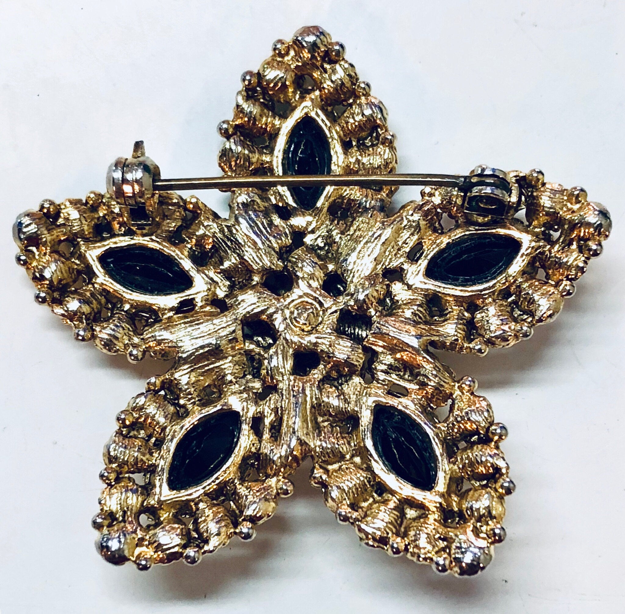 Vintage Brooch, Gold Toned Jewelry, Vintage Jewelry, Black Gemstones, Star Shaped, Star Jewelry, Vintage Pin, Costume Jewelry, Holiday Gift