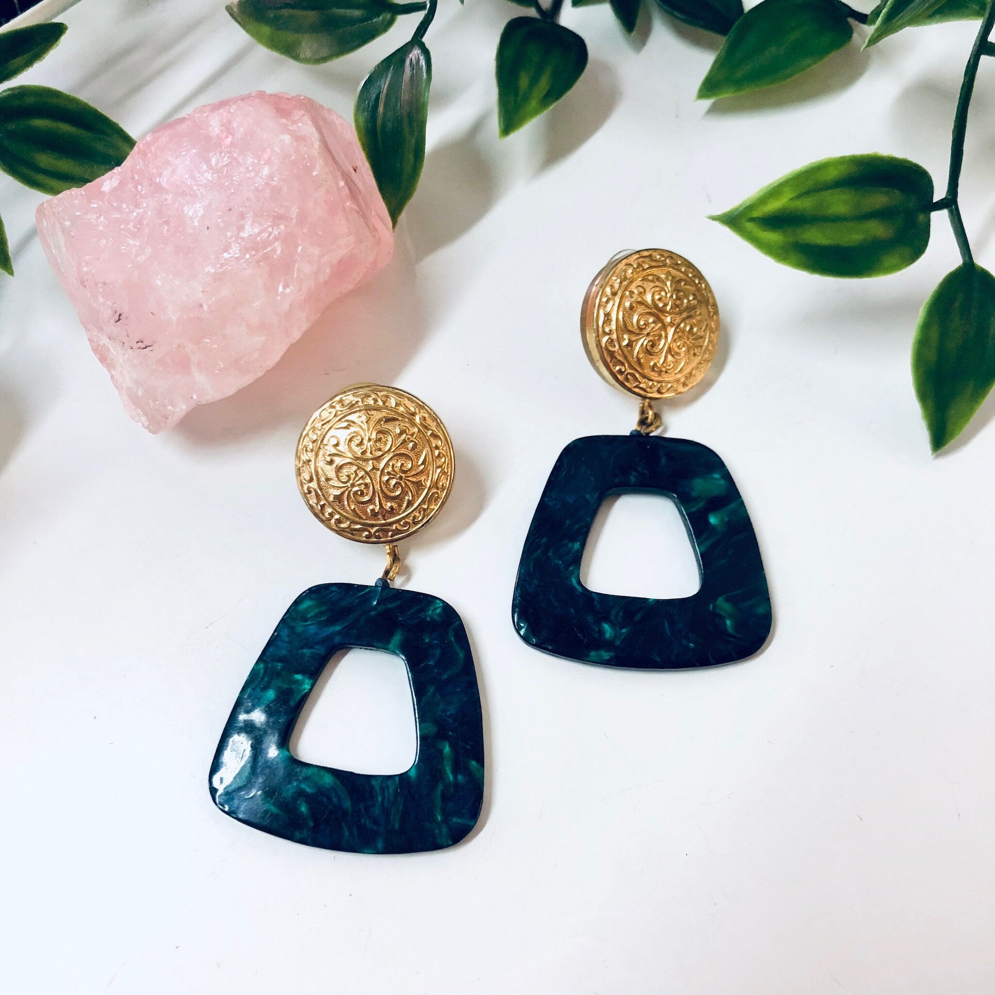 Vintage Green and Gold Earrings, Vintage Costume Jewelry, Earrings For Pierced Ears, Marble Design, Dangle Earrings, Unique Design