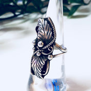 Vintage Southwestern Silver Ring with Feather Design