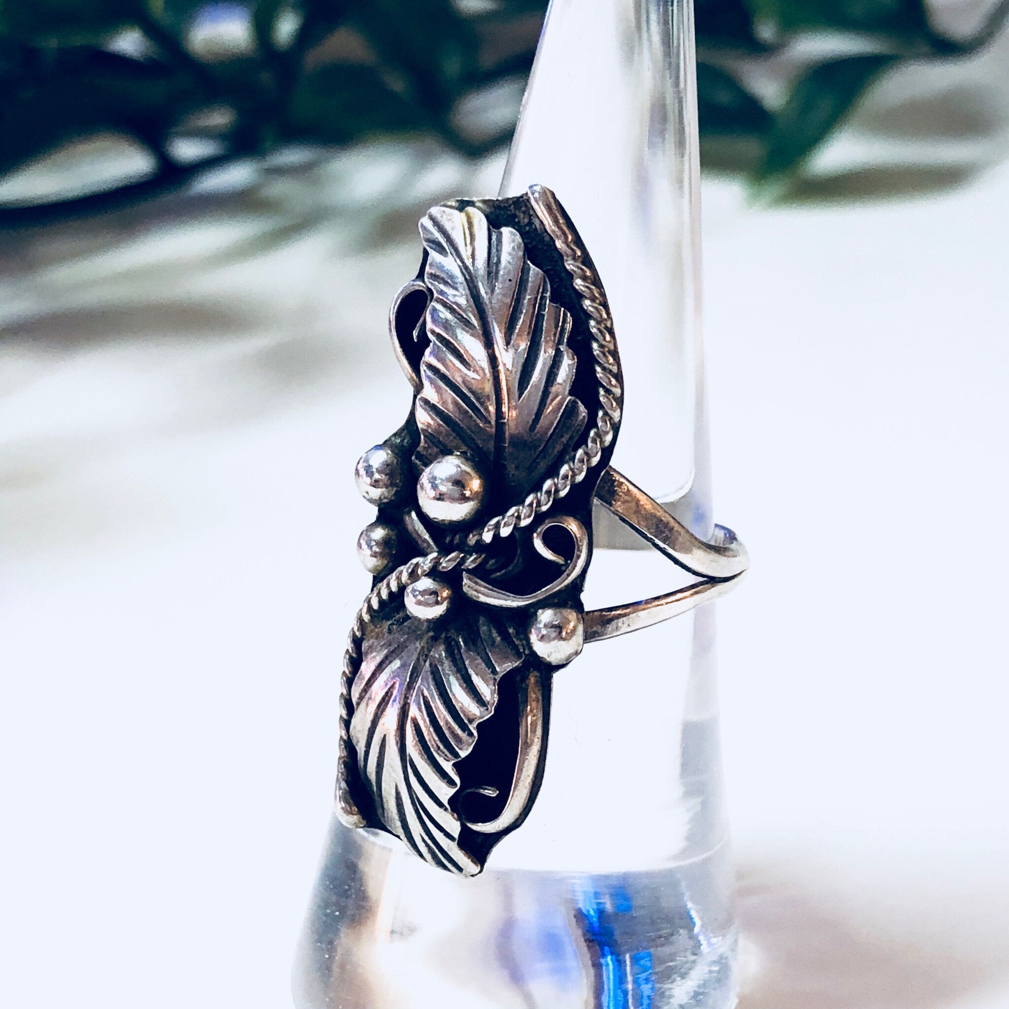 Vintage Southwestern Silver Ring with Feather Design