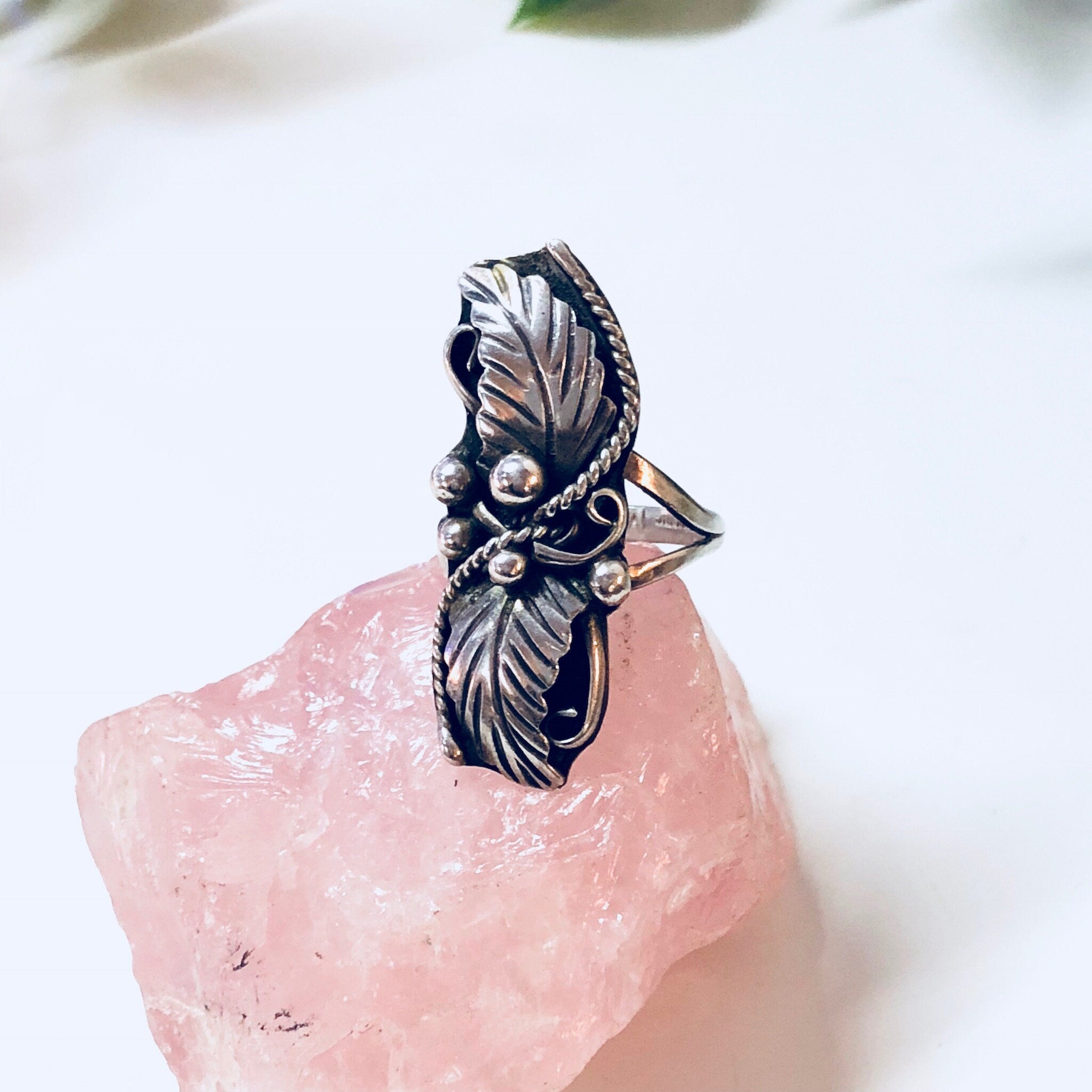 Vintage Southwestern Silver Ring with Feather Design