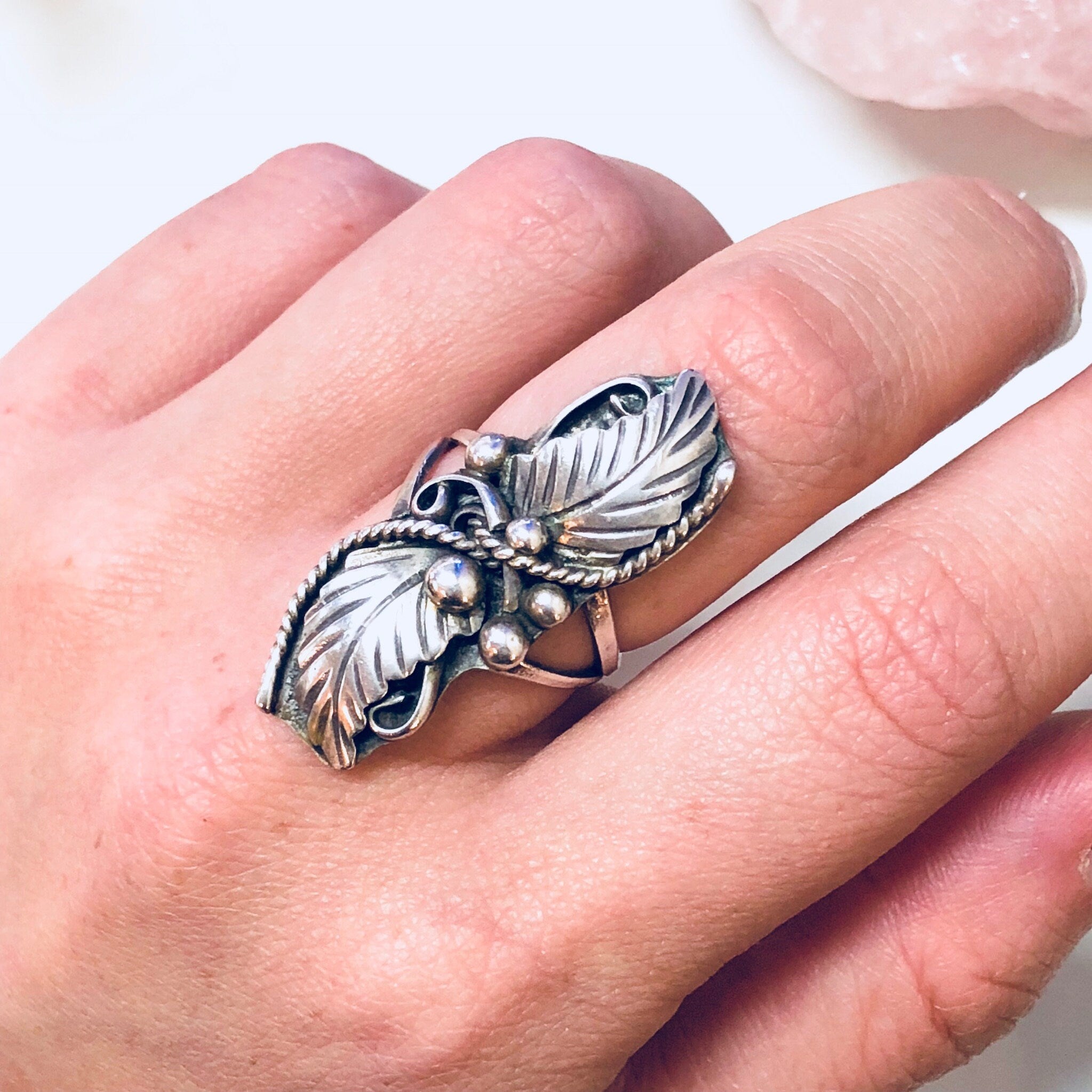 Vintage Southwestern Silver Ring with Feather Design