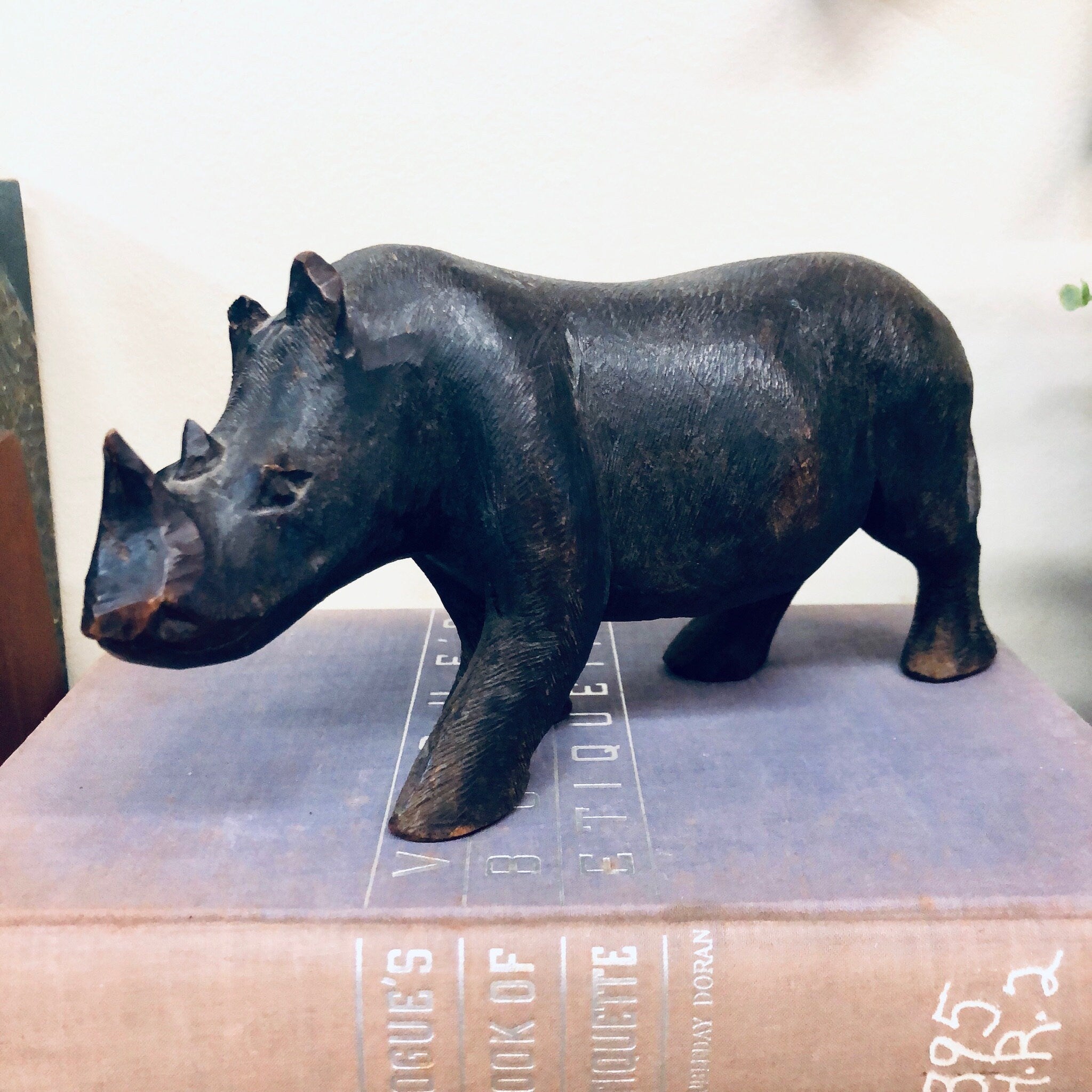 Vintage Wood Carving, Wood Carved Rhino, Rhinoceros, Animal Decor, Detailed Wood Carving, Wood Carving for Animal Lover, Dark Wood, Natural